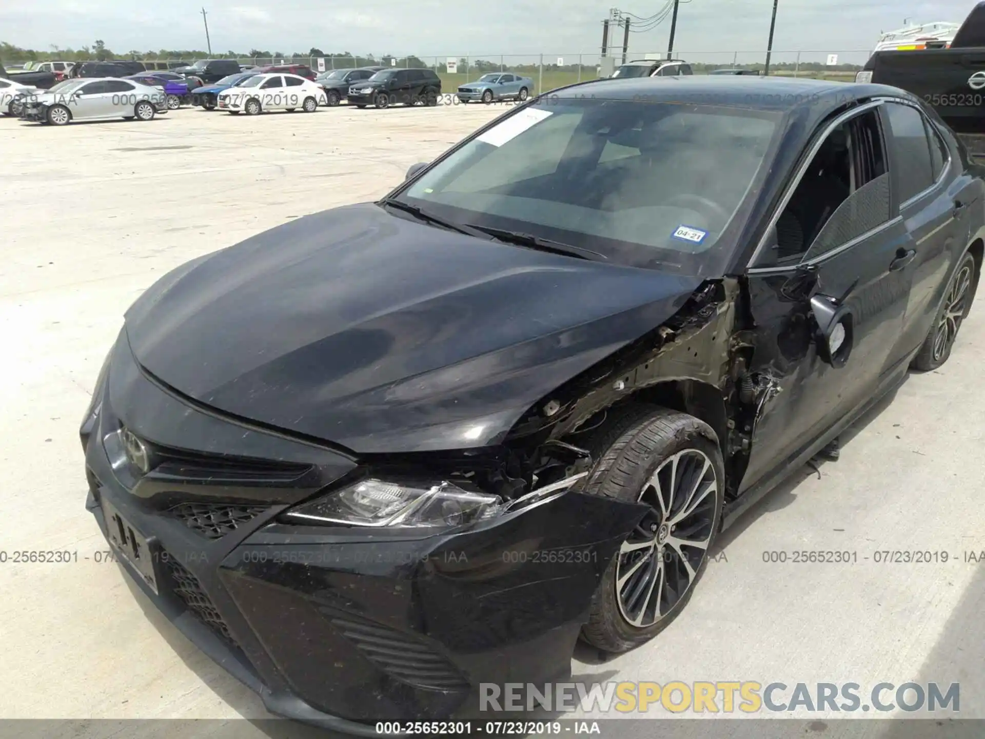 2 Photograph of a damaged car 4T1B11HKXKU752703 TOYOTA CAMRY 2019