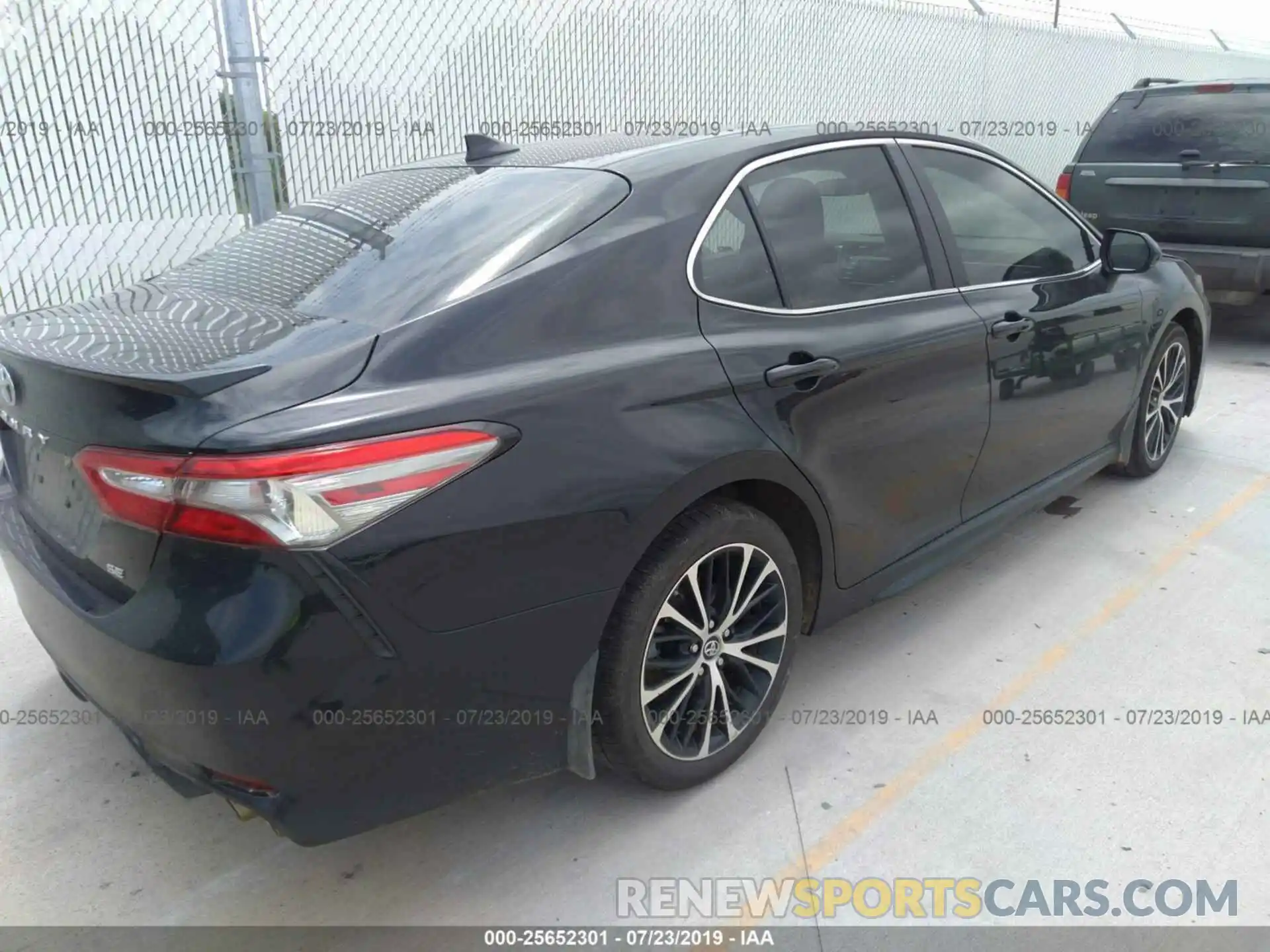 4 Photograph of a damaged car 4T1B11HKXKU752703 TOYOTA CAMRY 2019