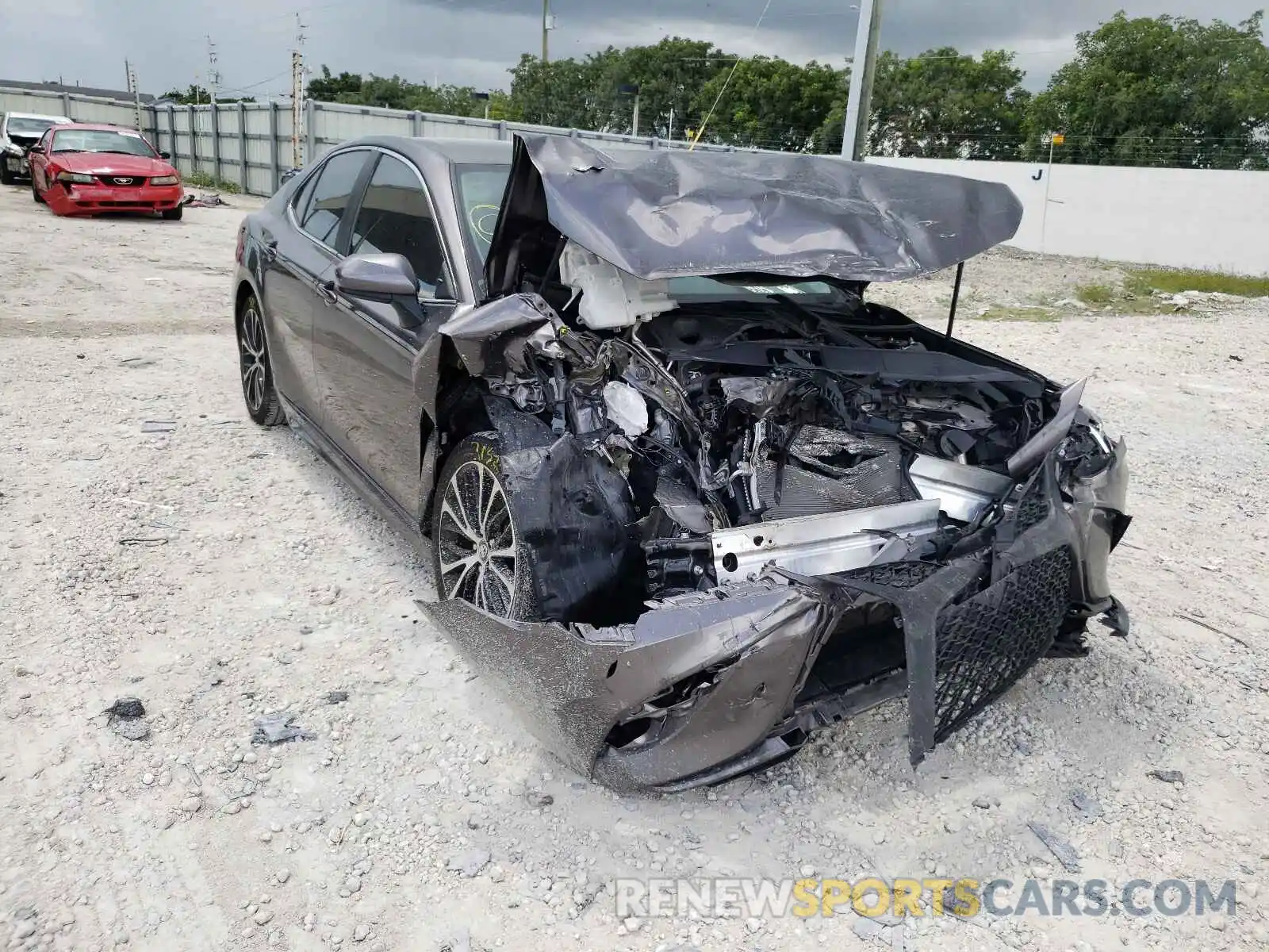 1 Photograph of a damaged car 4T1B11HKXKU752751 TOYOTA CAMRY 2019