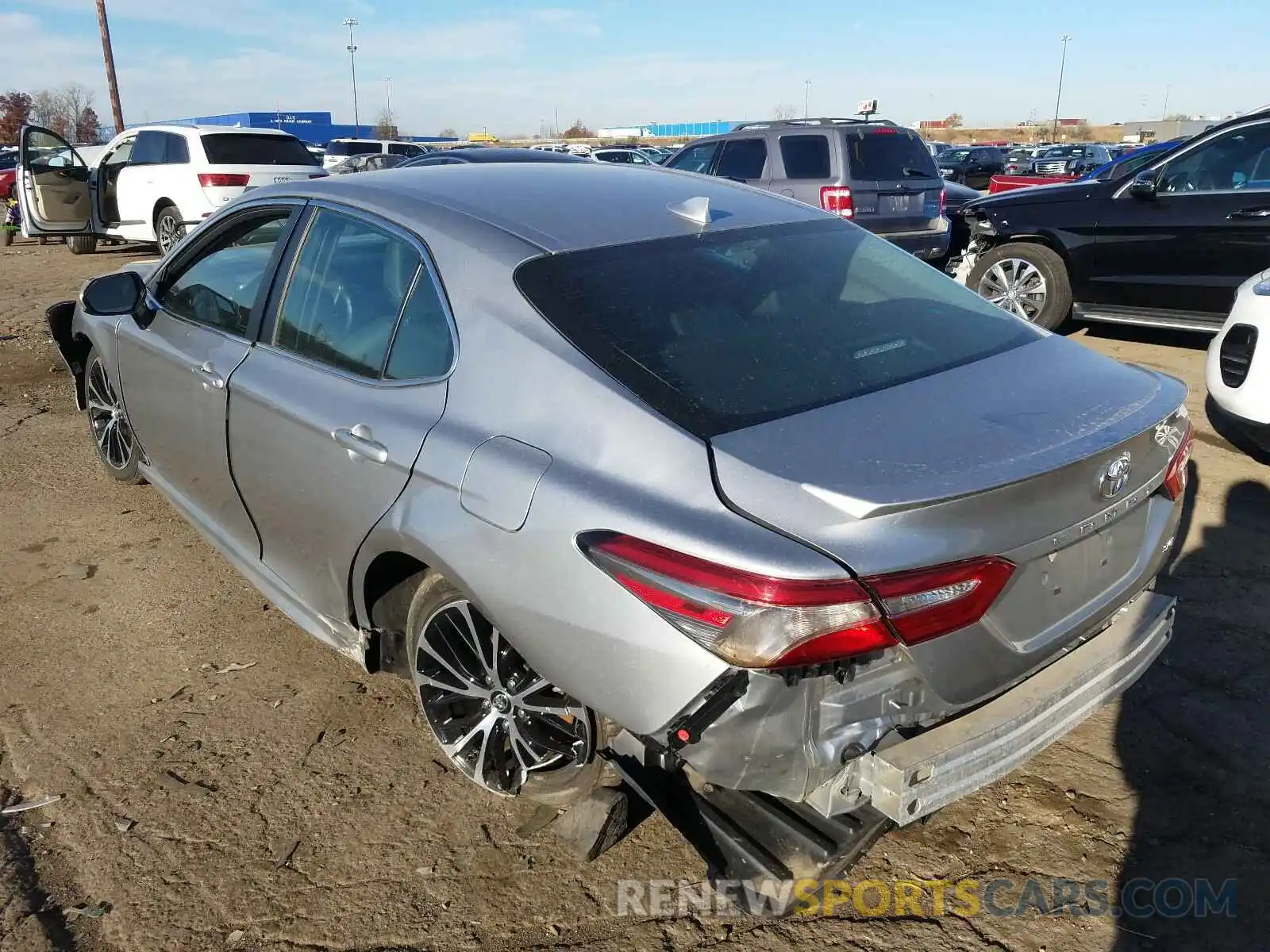 3 Фотография поврежденного автомобиля 4T1B11HKXKU753964 TOYOTA CAMRY 2019