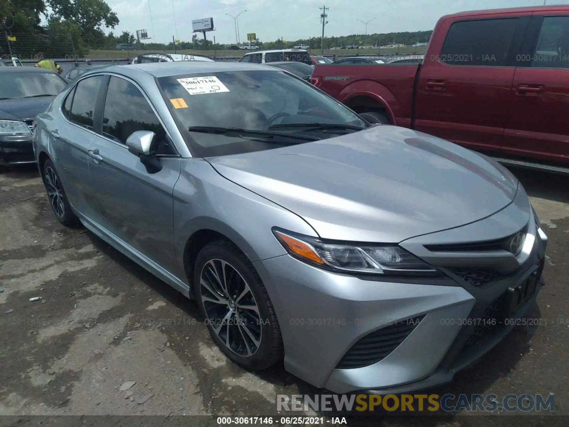 3 Photograph of a damaged car 4T1B11HKXKU754595 TOYOTA CAMRY 2019