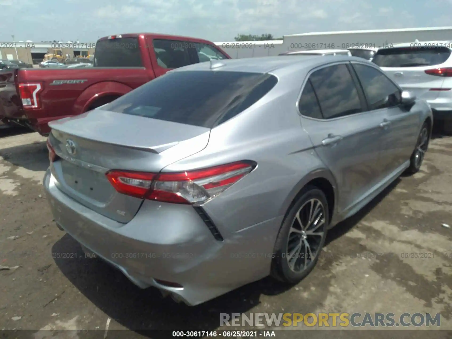 4 Photograph of a damaged car 4T1B11HKXKU754595 TOYOTA CAMRY 2019