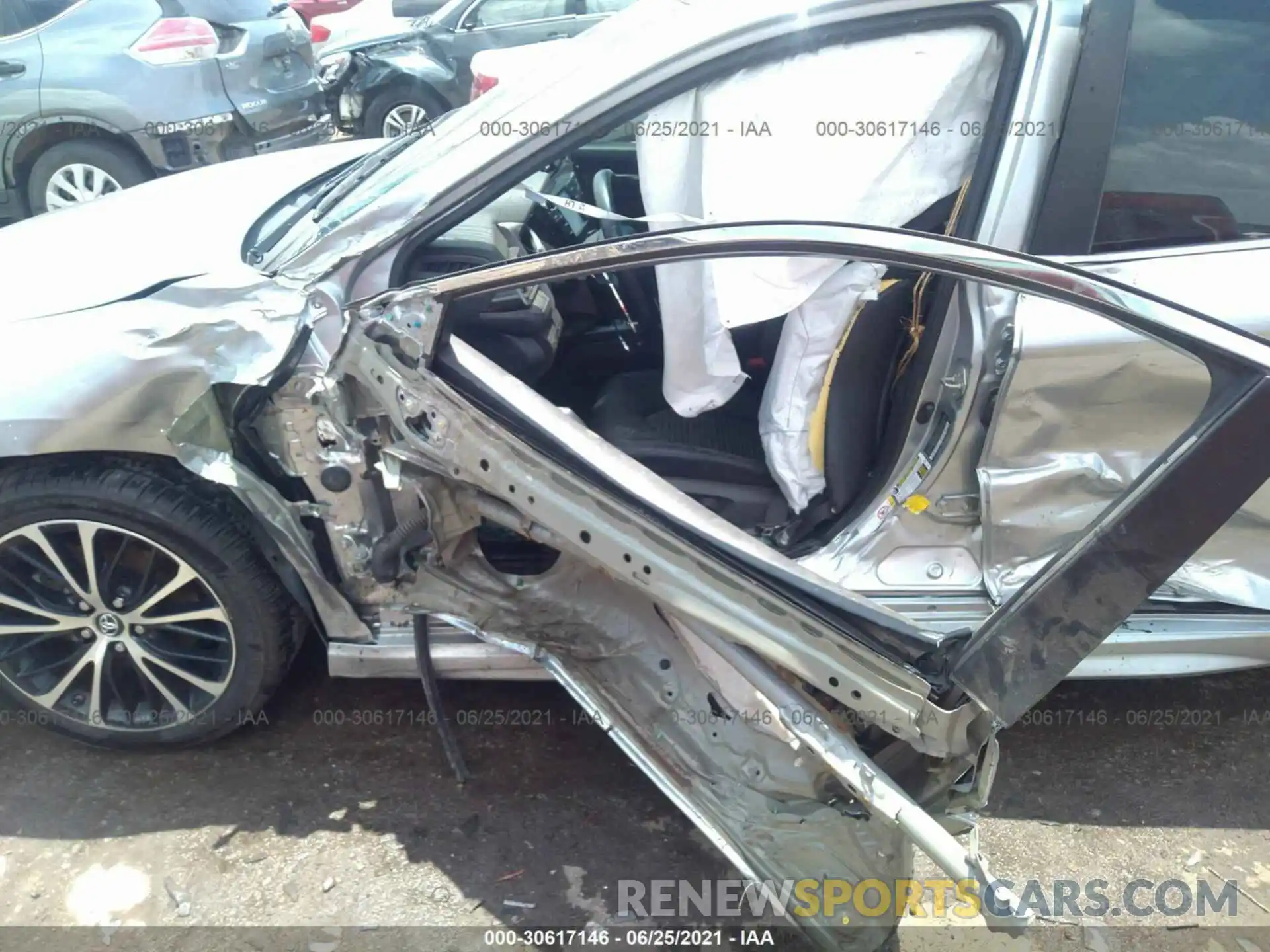 6 Photograph of a damaged car 4T1B11HKXKU754595 TOYOTA CAMRY 2019