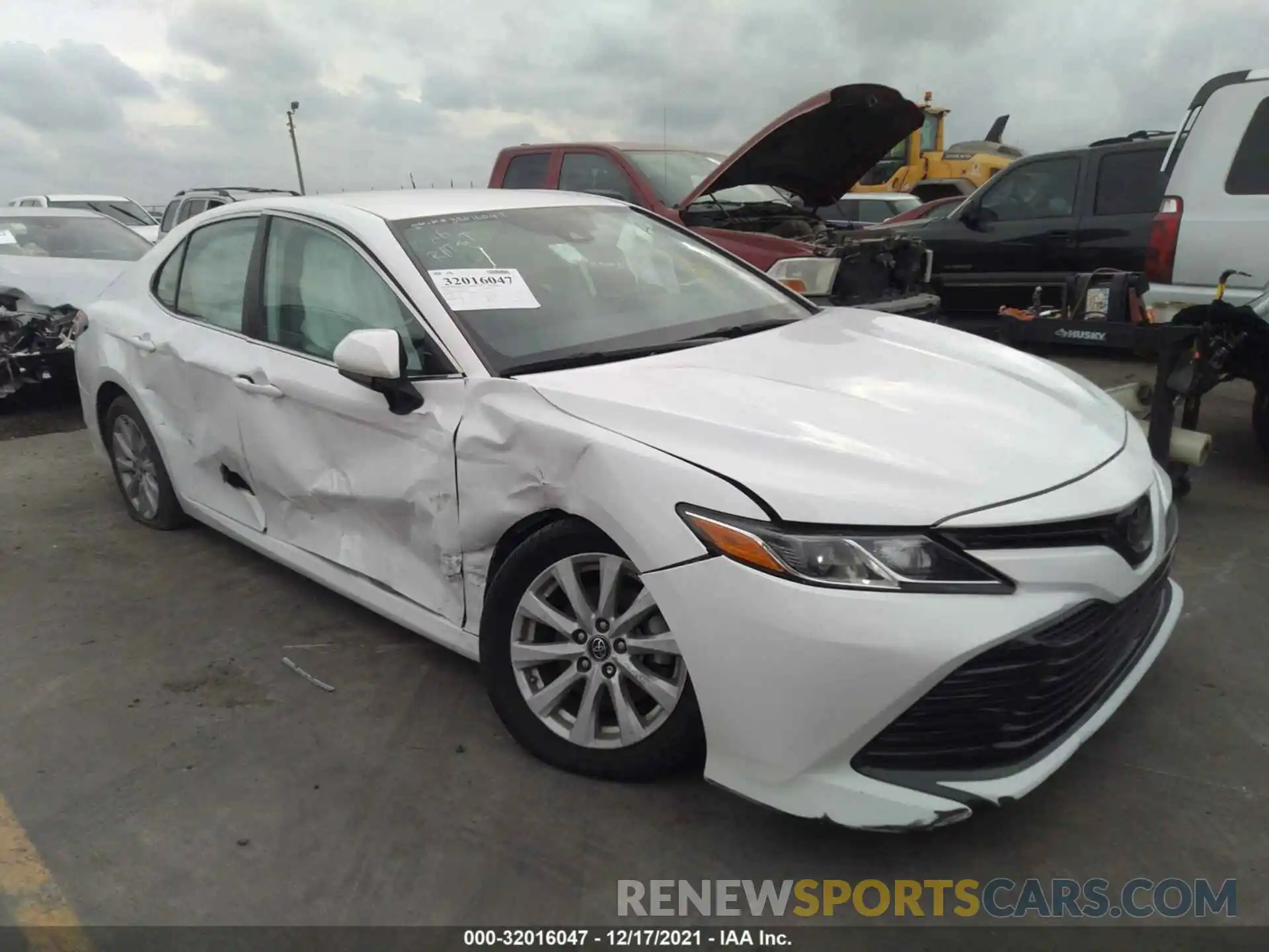 1 Photograph of a damaged car 4T1B11HKXKU754760 TOYOTA CAMRY 2019