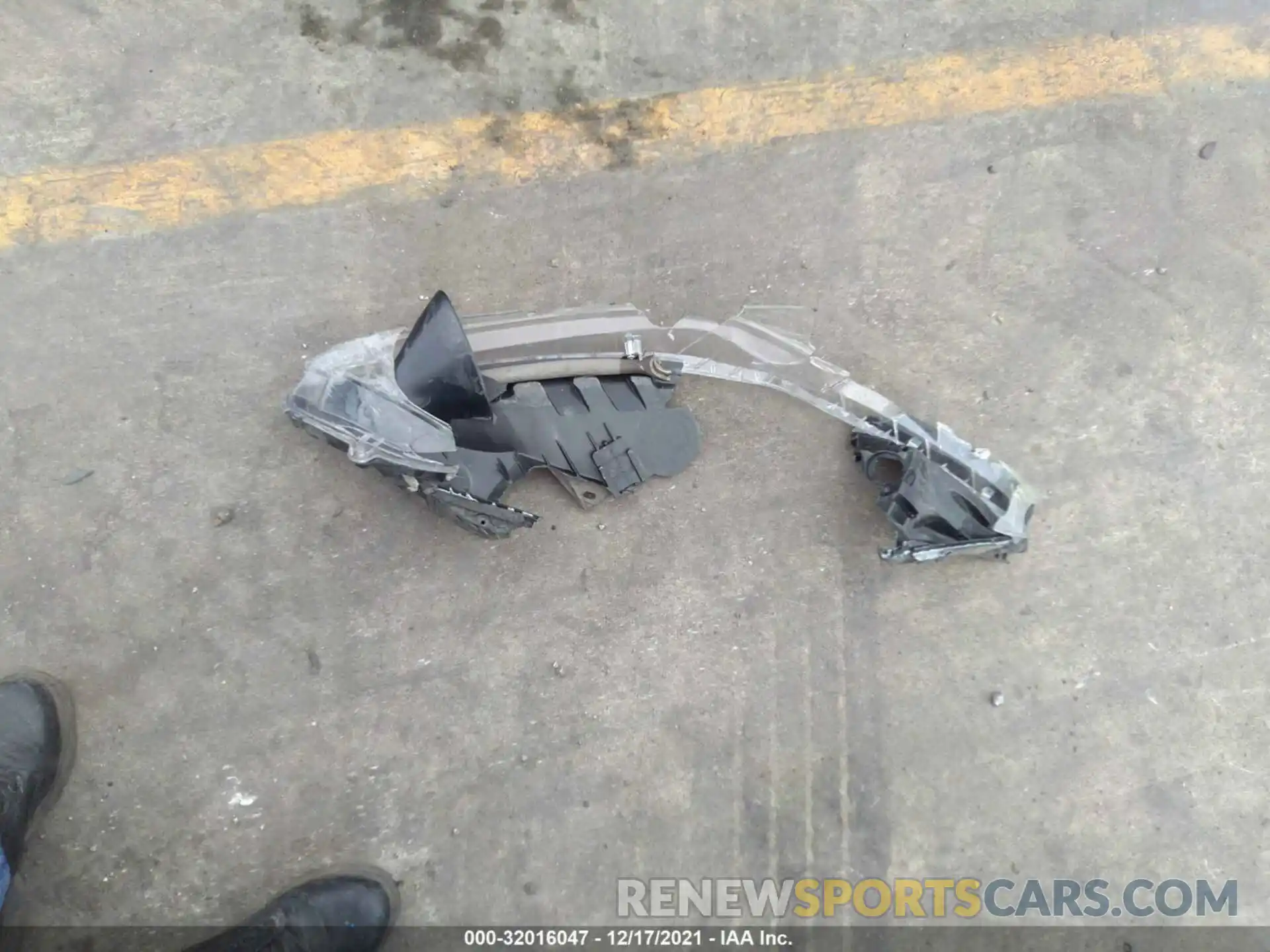 12 Photograph of a damaged car 4T1B11HKXKU754760 TOYOTA CAMRY 2019