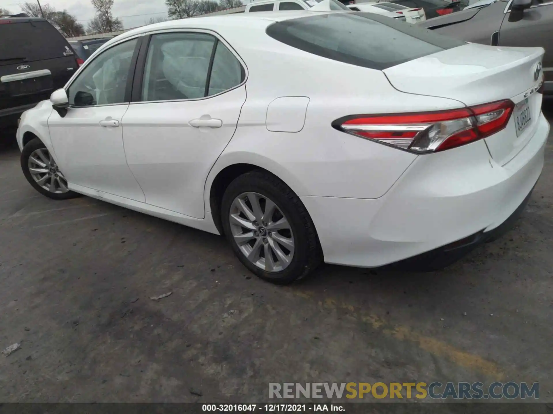 3 Photograph of a damaged car 4T1B11HKXKU754760 TOYOTA CAMRY 2019