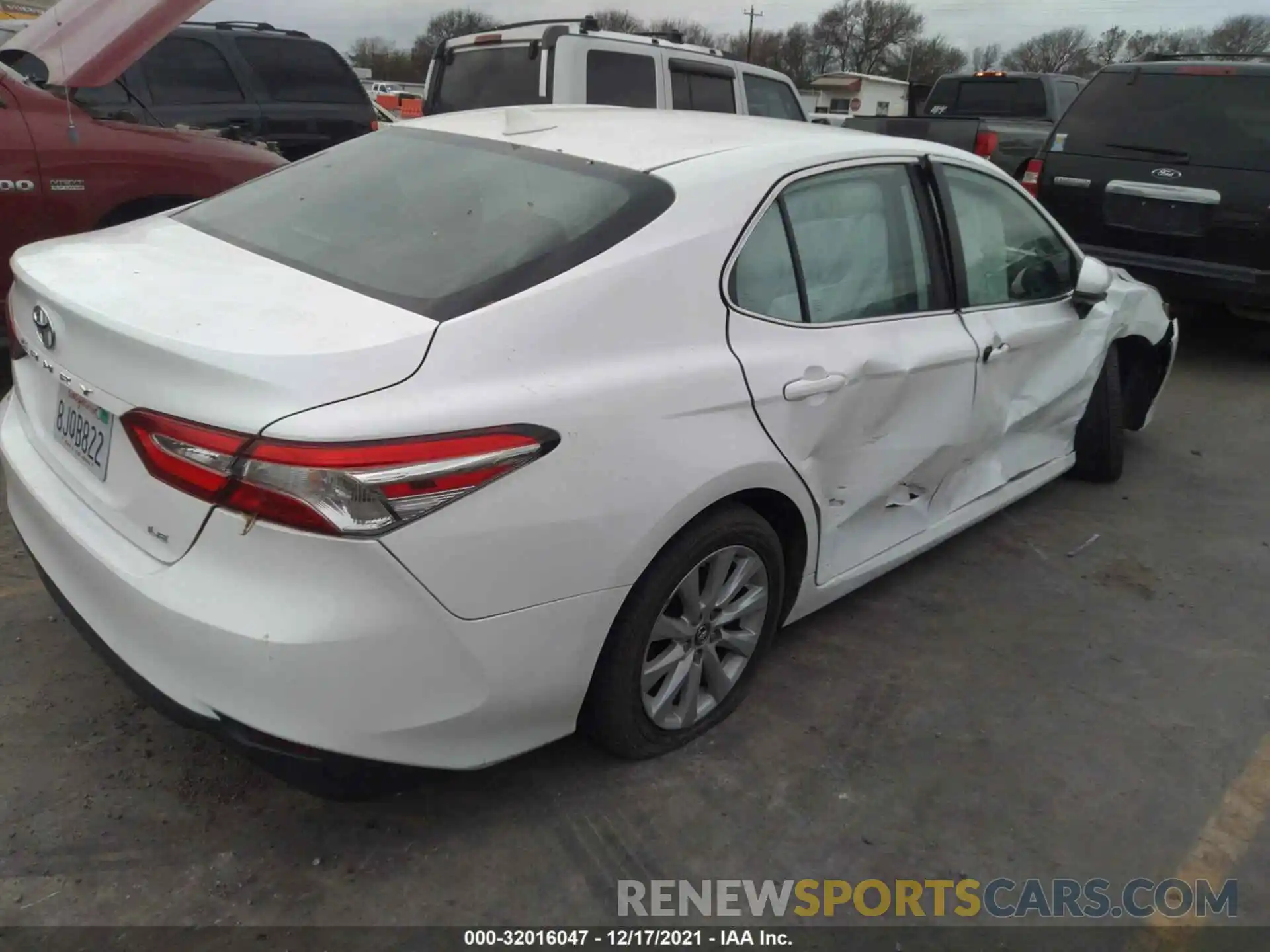 4 Photograph of a damaged car 4T1B11HKXKU754760 TOYOTA CAMRY 2019