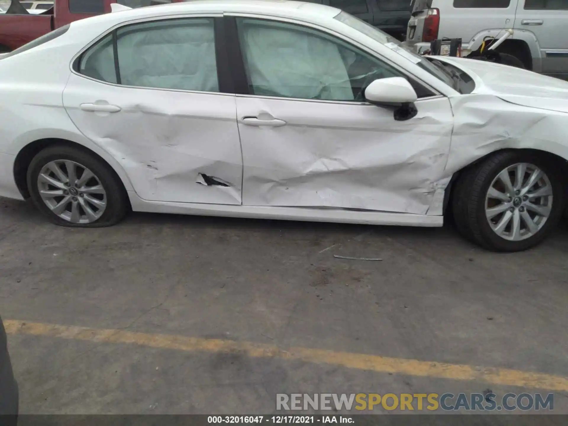 6 Photograph of a damaged car 4T1B11HKXKU754760 TOYOTA CAMRY 2019