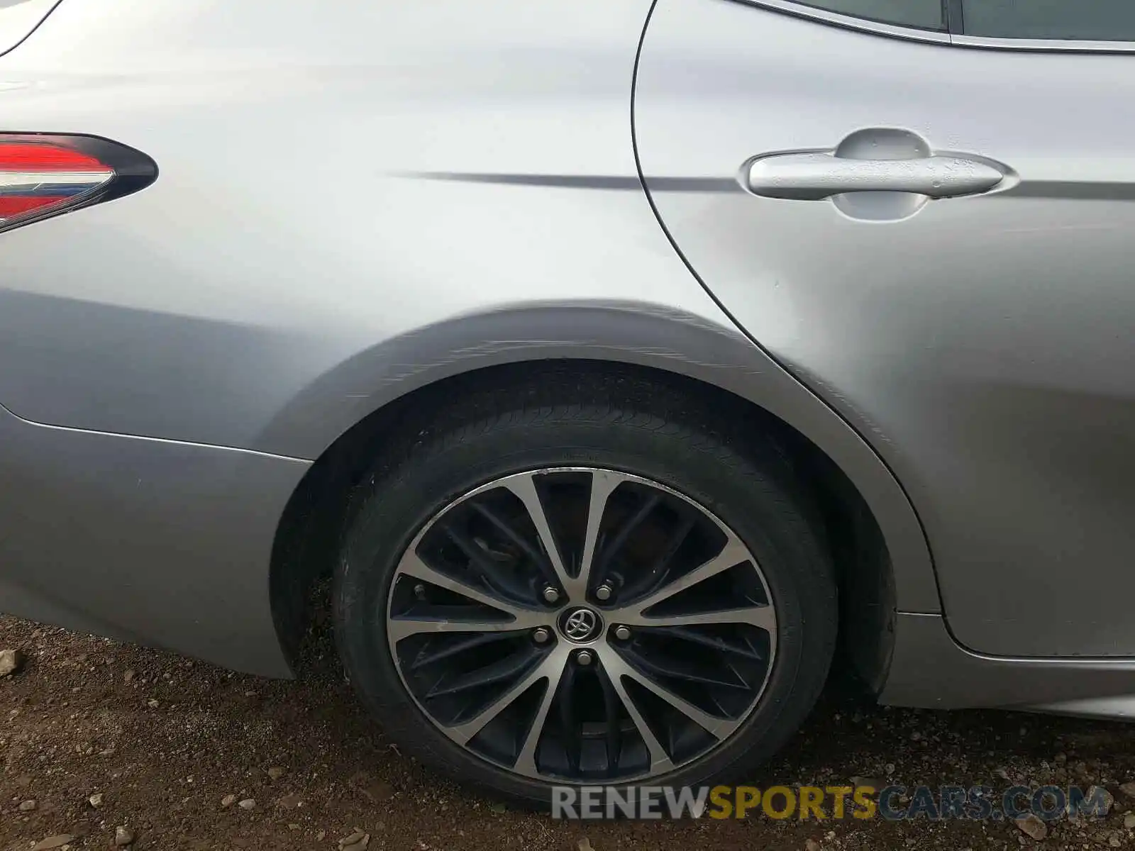 9 Photograph of a damaged car 4T1B11HKXKU756072 TOYOTA CAMRY 2019