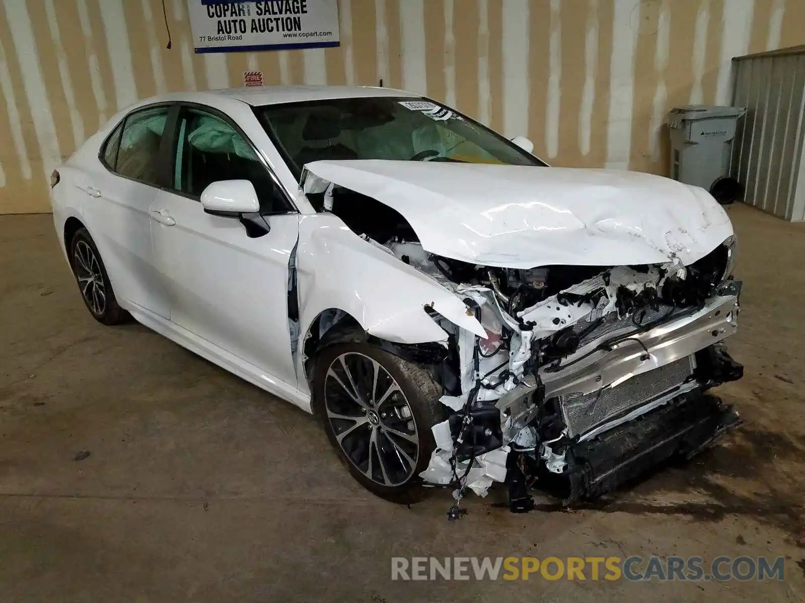 1 Photograph of a damaged car 4T1B11HKXKU756718 TOYOTA CAMRY 2019