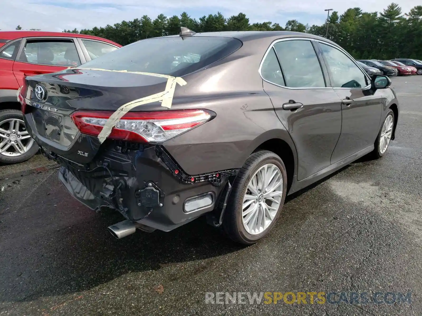 4 Photograph of a damaged car 4T1B11HKXKU756959 TOYOTA CAMRY 2019