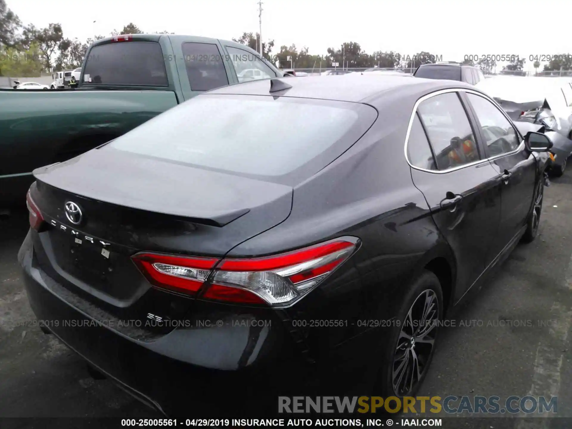 4 Photograph of a damaged car 4T1B11HKXKU757531 TOYOTA CAMRY 2019