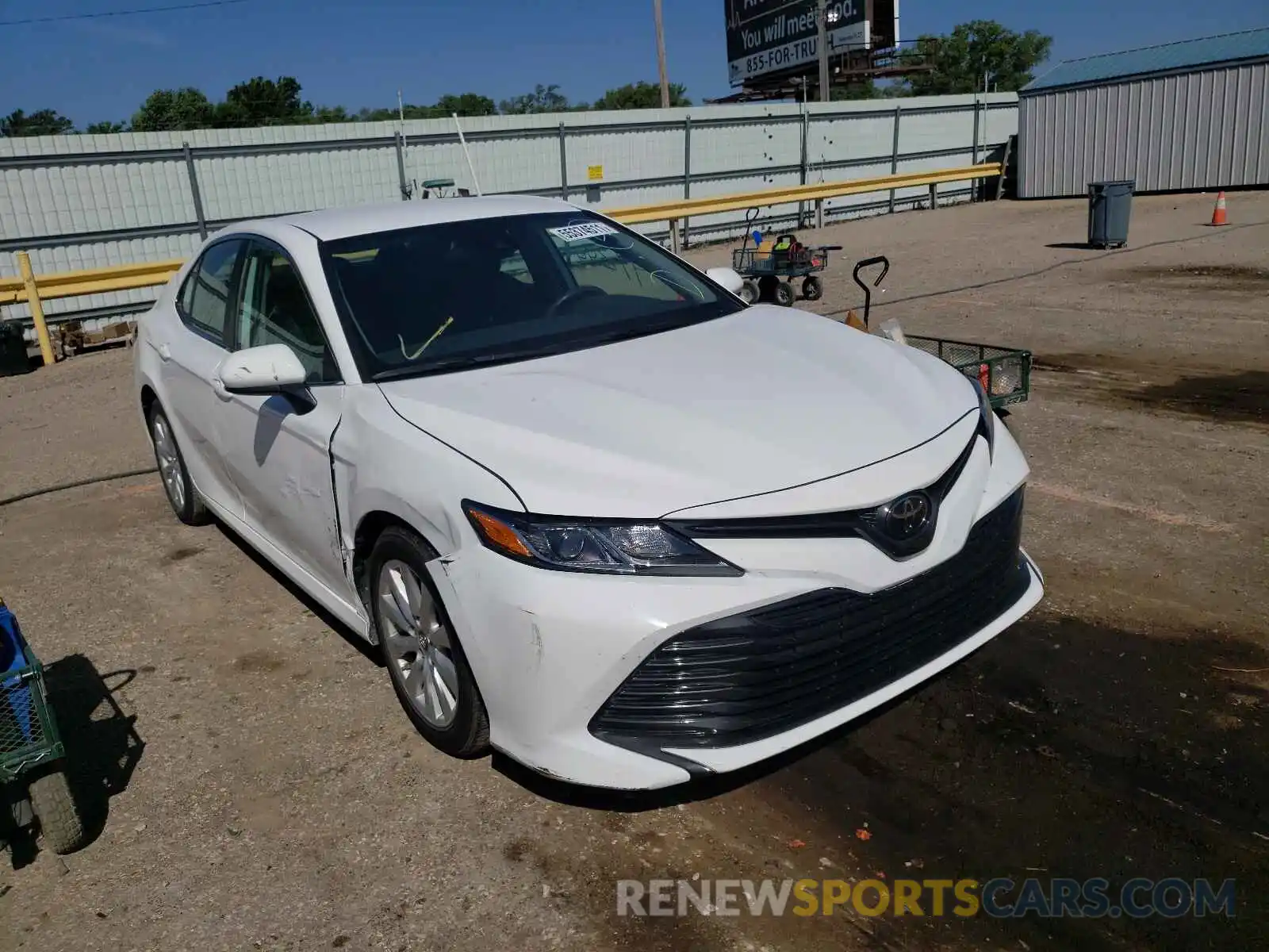 1 Photograph of a damaged car 4T1B11HKXKU757545 TOYOTA CAMRY 2019