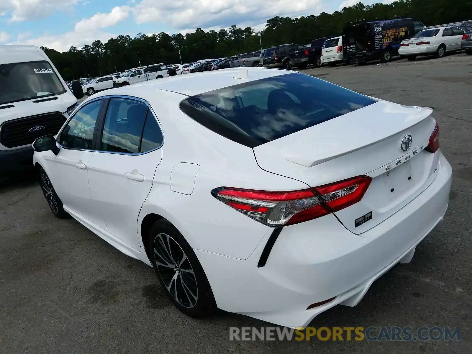 3 Photograph of a damaged car 4T1B11HKXKU757738 TOYOTA CAMRY 2019