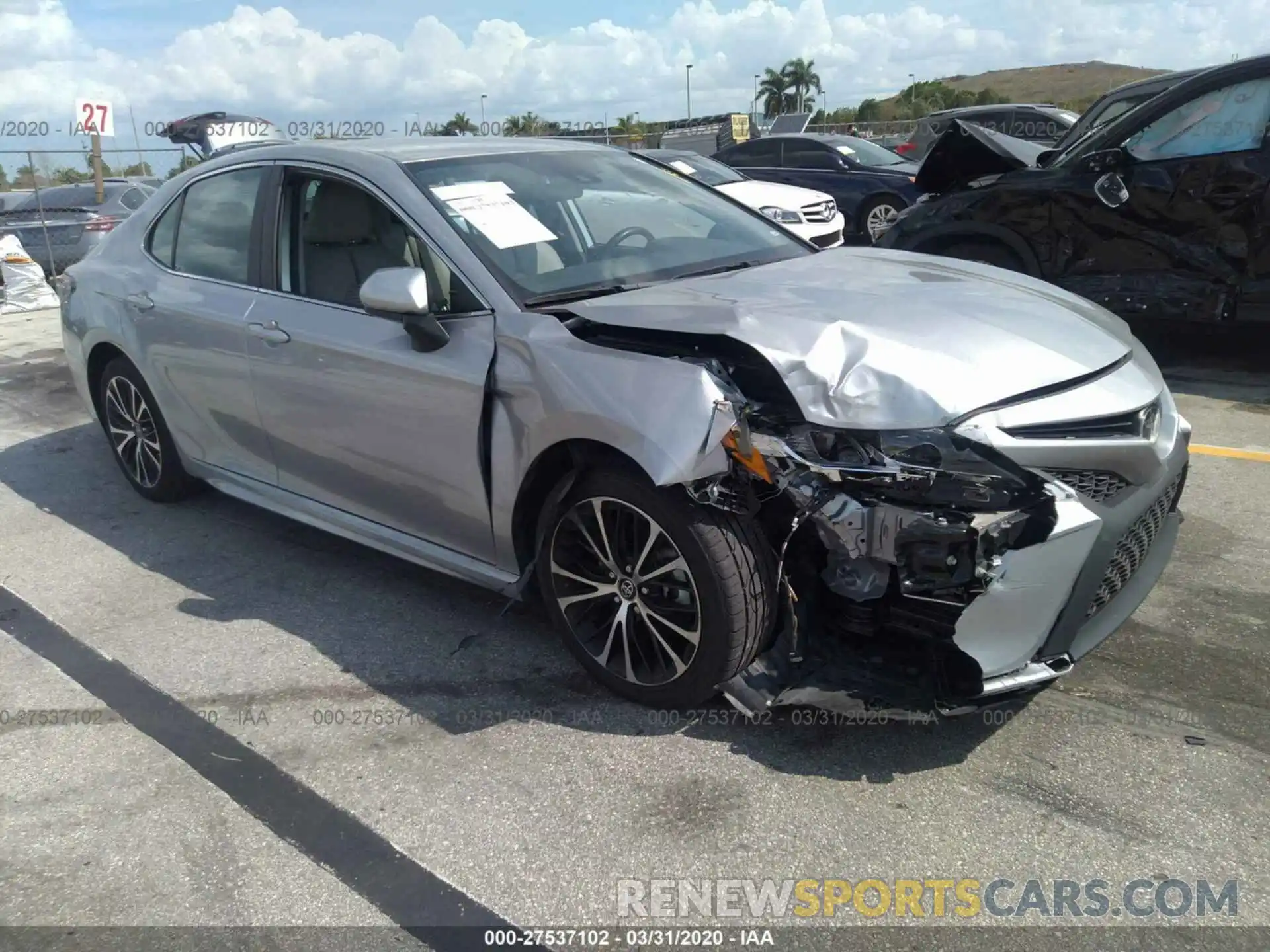 1 Photograph of a damaged car 4T1B11HKXKU758680 TOYOTA CAMRY 2019