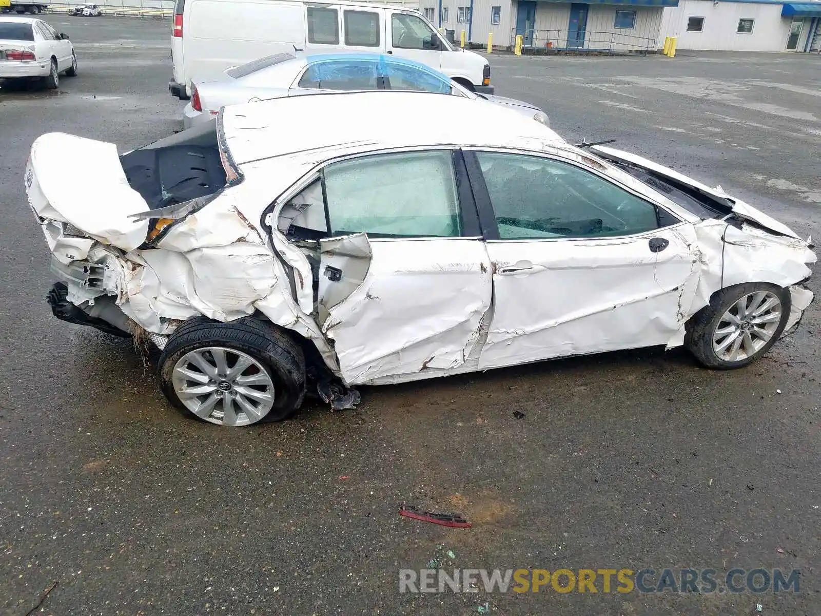 9 Photograph of a damaged car 4T1B11HKXKU758906 TOYOTA CAMRY 2019