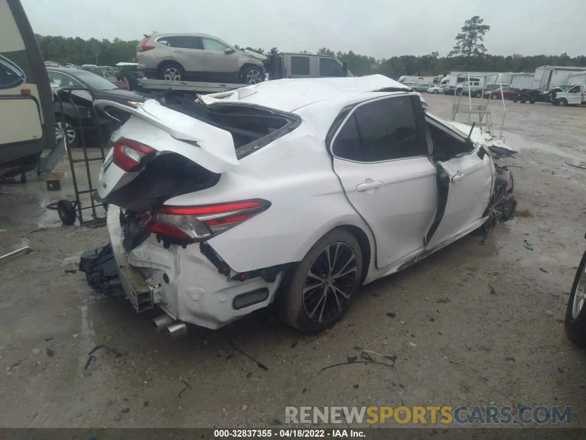 4 Photograph of a damaged car 4T1B11HKXKU759621 TOYOTA CAMRY 2019