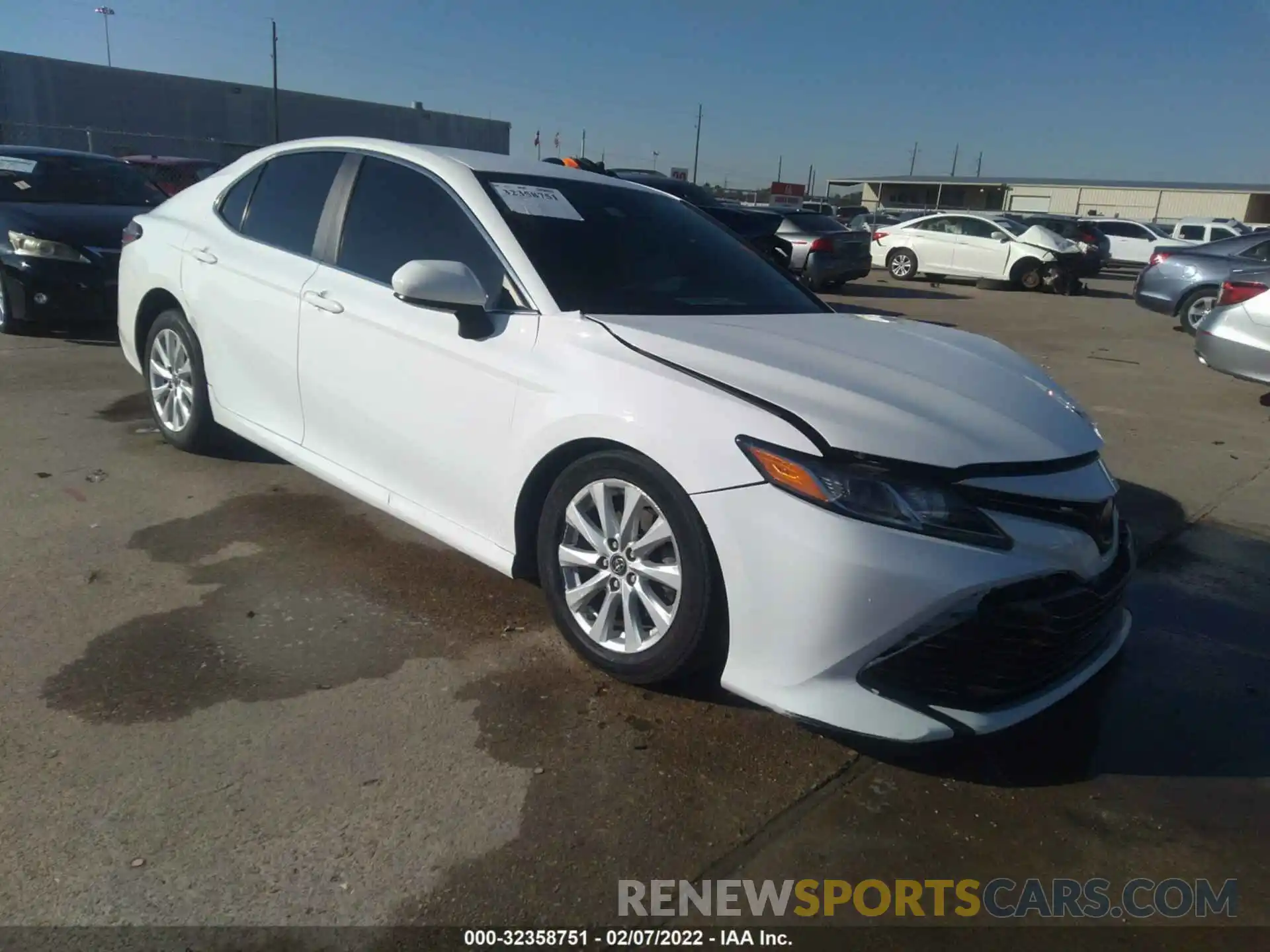 1 Photograph of a damaged car 4T1B11HKXKU760364 TOYOTA CAMRY 2019