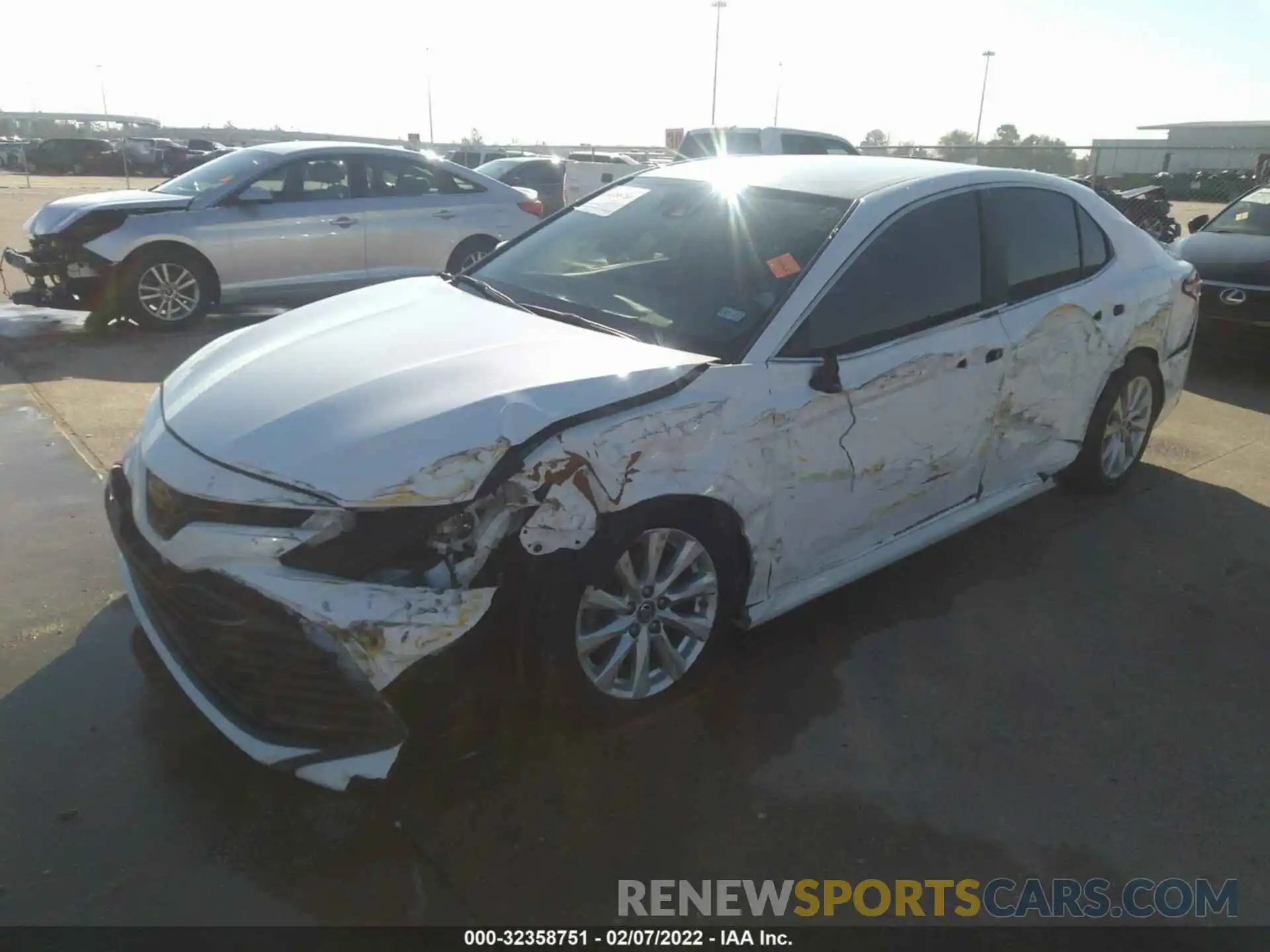 2 Photograph of a damaged car 4T1B11HKXKU760364 TOYOTA CAMRY 2019