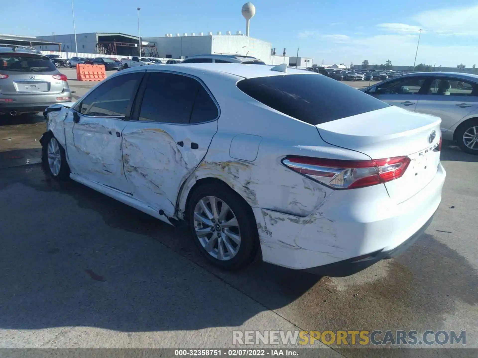 3 Photograph of a damaged car 4T1B11HKXKU760364 TOYOTA CAMRY 2019