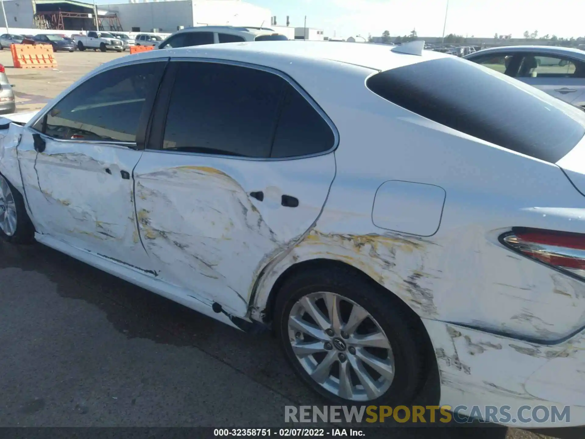 6 Photograph of a damaged car 4T1B11HKXKU760364 TOYOTA CAMRY 2019