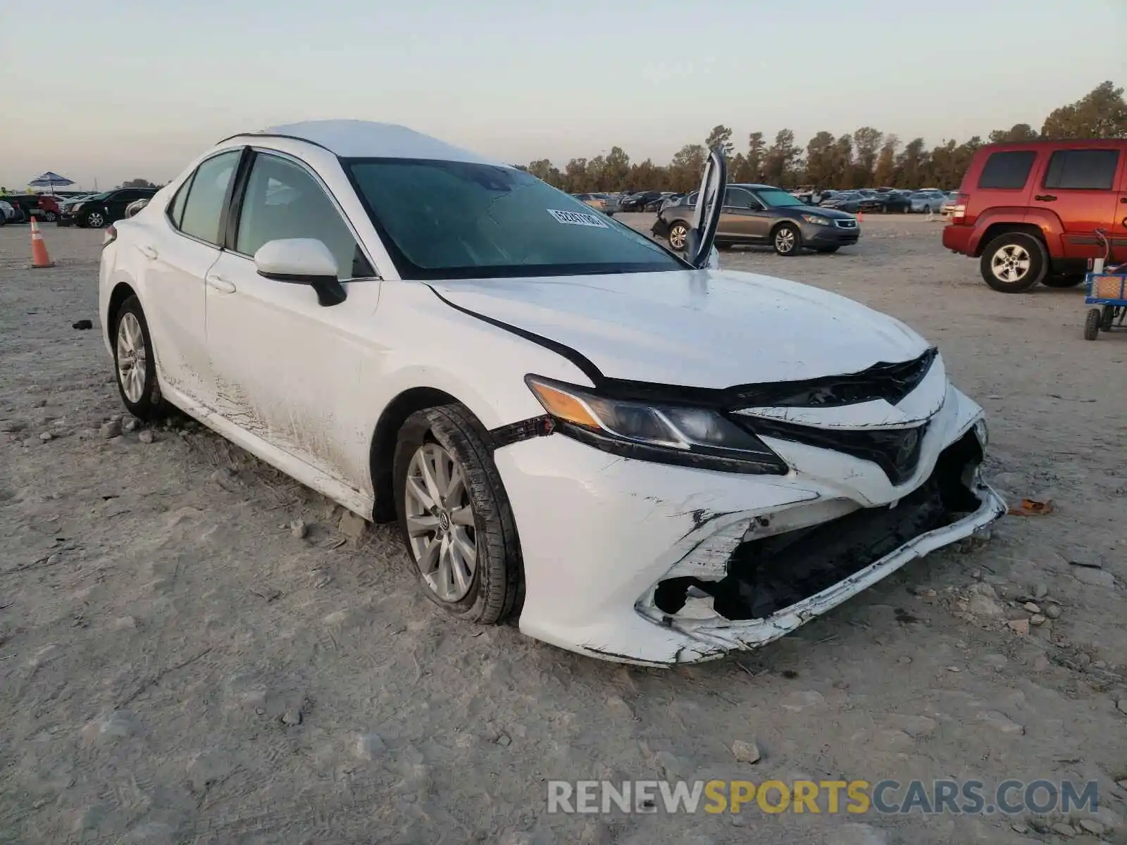 1 Photograph of a damaged car 4T1B11HKXKU761224 TOYOTA CAMRY 2019