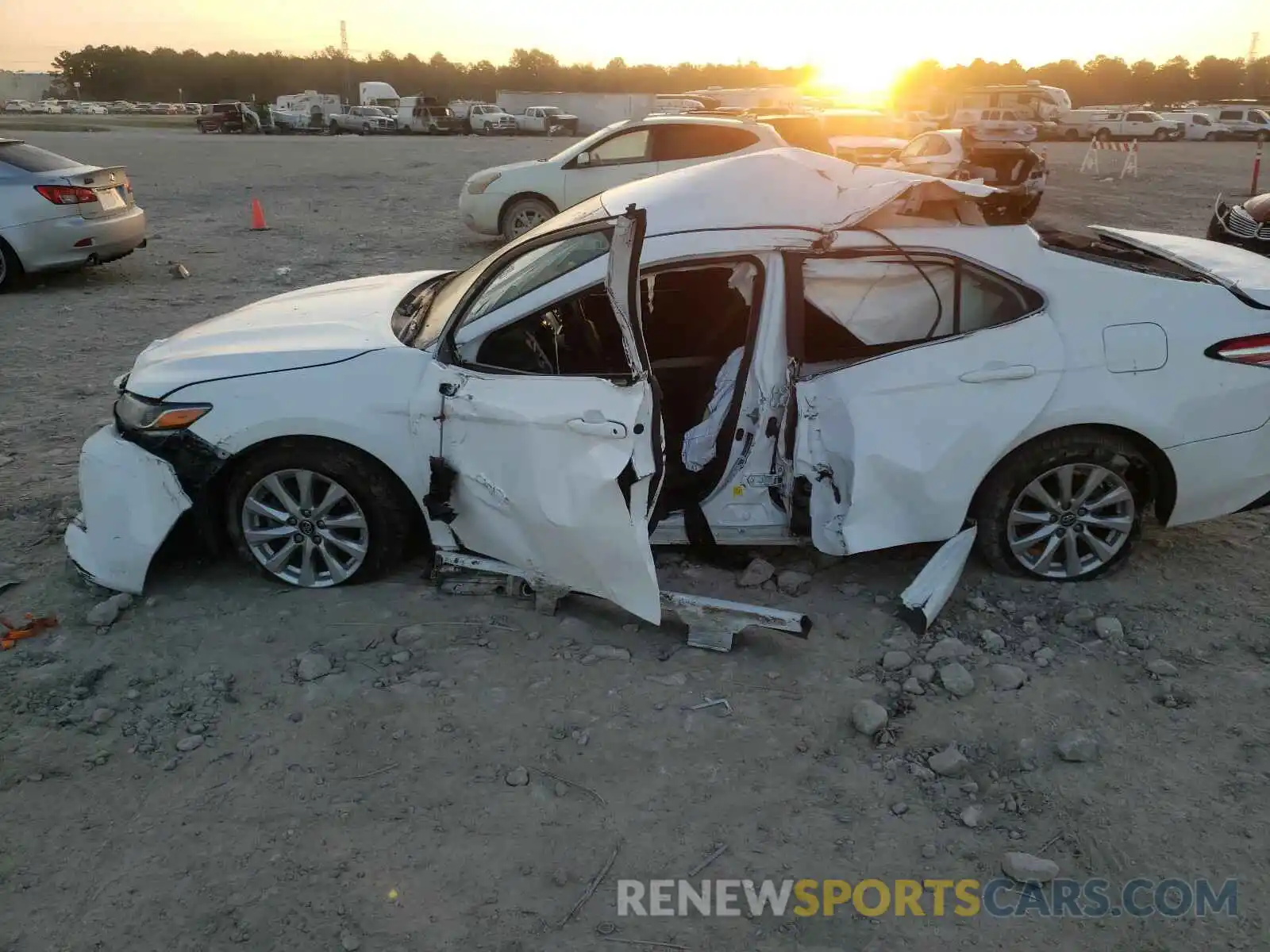 9 Photograph of a damaged car 4T1B11HKXKU761224 TOYOTA CAMRY 2019