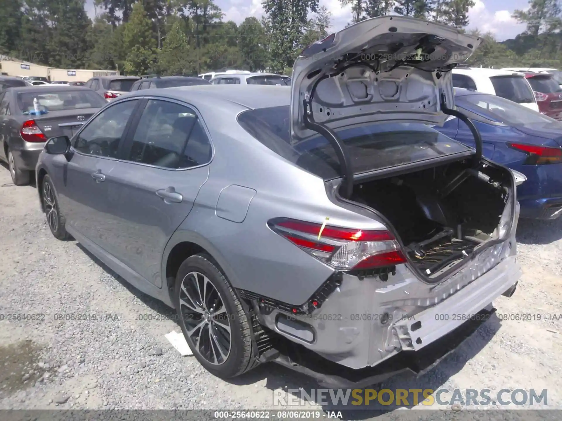 3 Photograph of a damaged car 4T1B11HKXKU761918 TOYOTA CAMRY 2019