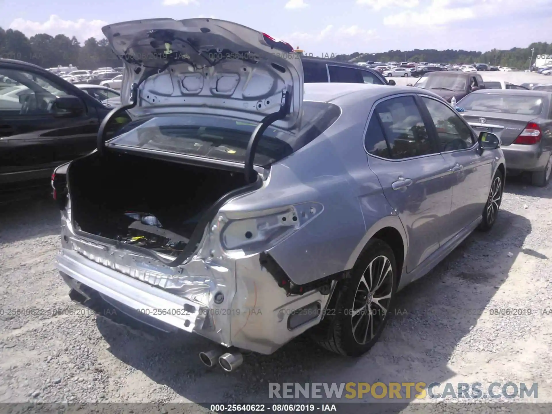 4 Photograph of a damaged car 4T1B11HKXKU761918 TOYOTA CAMRY 2019