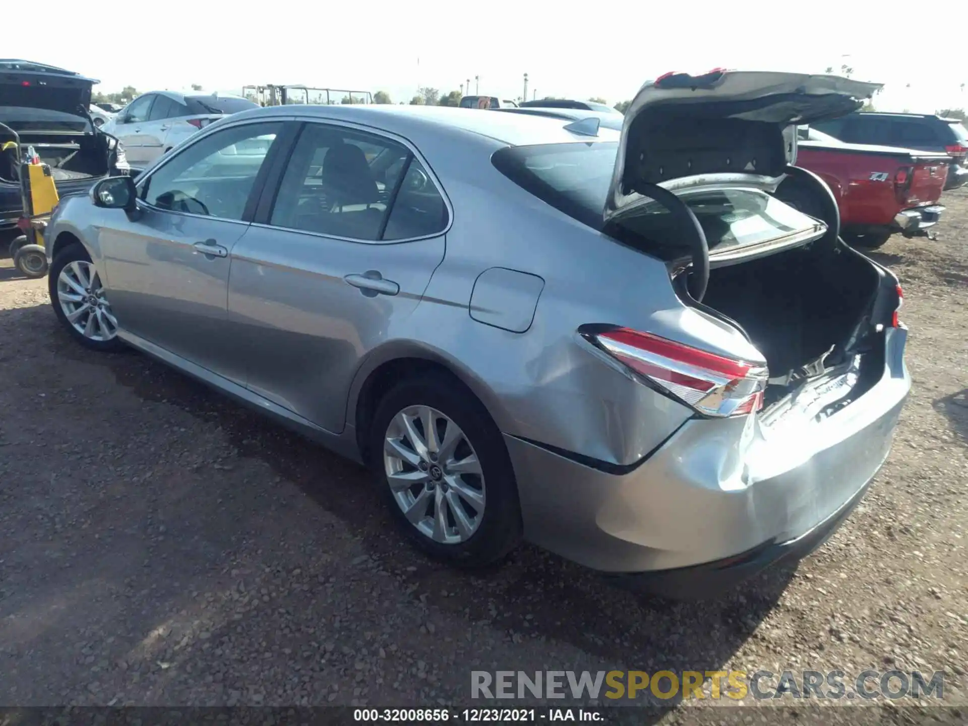 3 Photograph of a damaged car 4T1B11HKXKU765046 TOYOTA CAMRY 2019