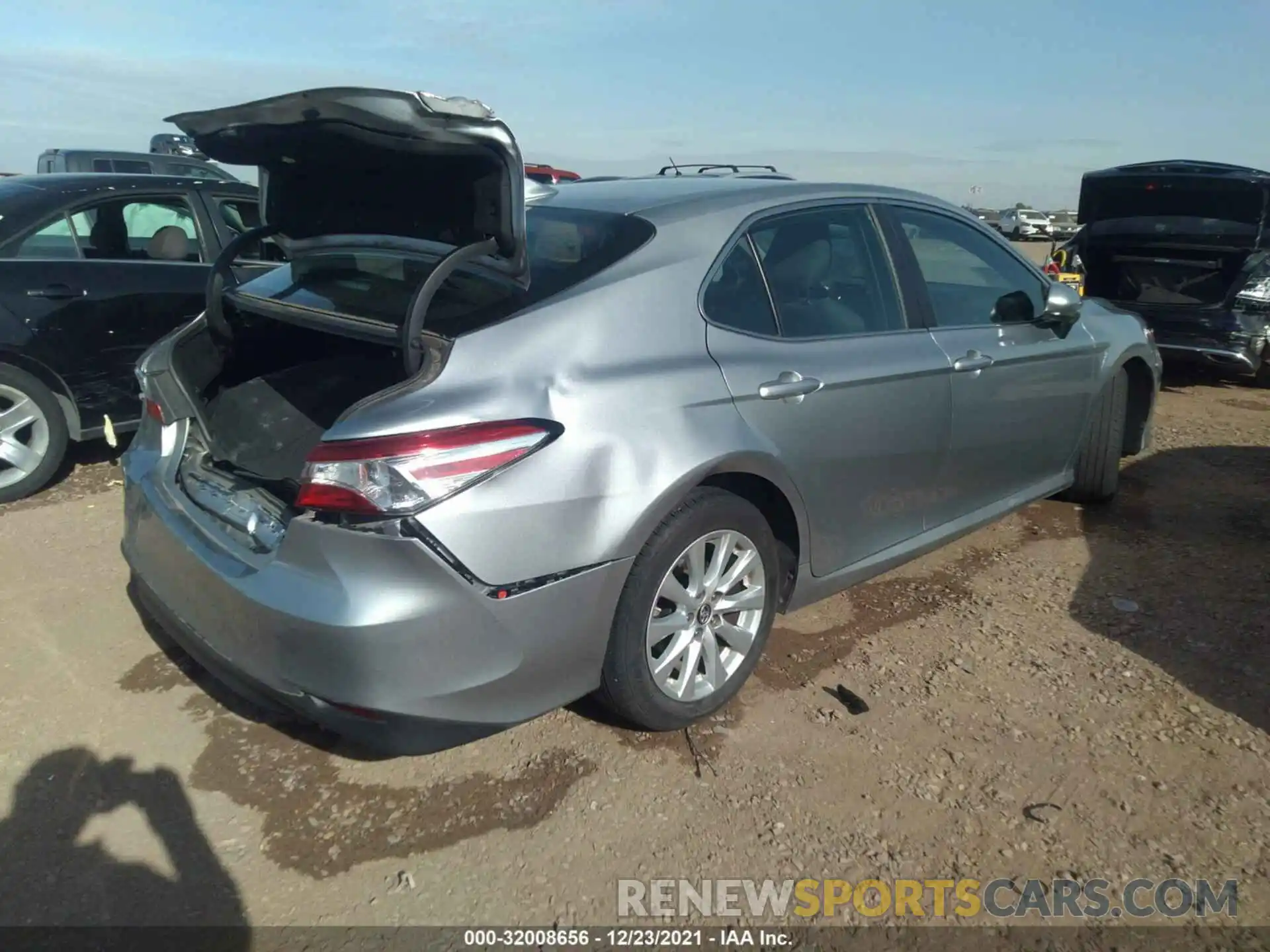 4 Photograph of a damaged car 4T1B11HKXKU765046 TOYOTA CAMRY 2019