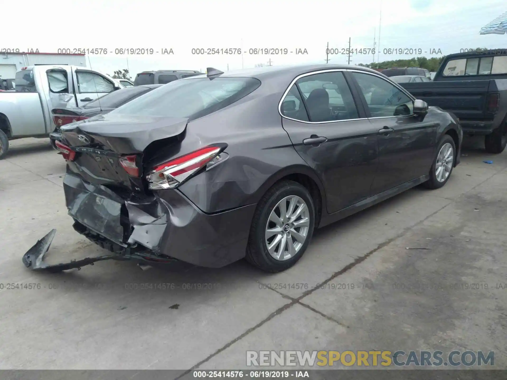 4 Photograph of a damaged car 4T1B11HKXKU773826 TOYOTA CAMRY 2019