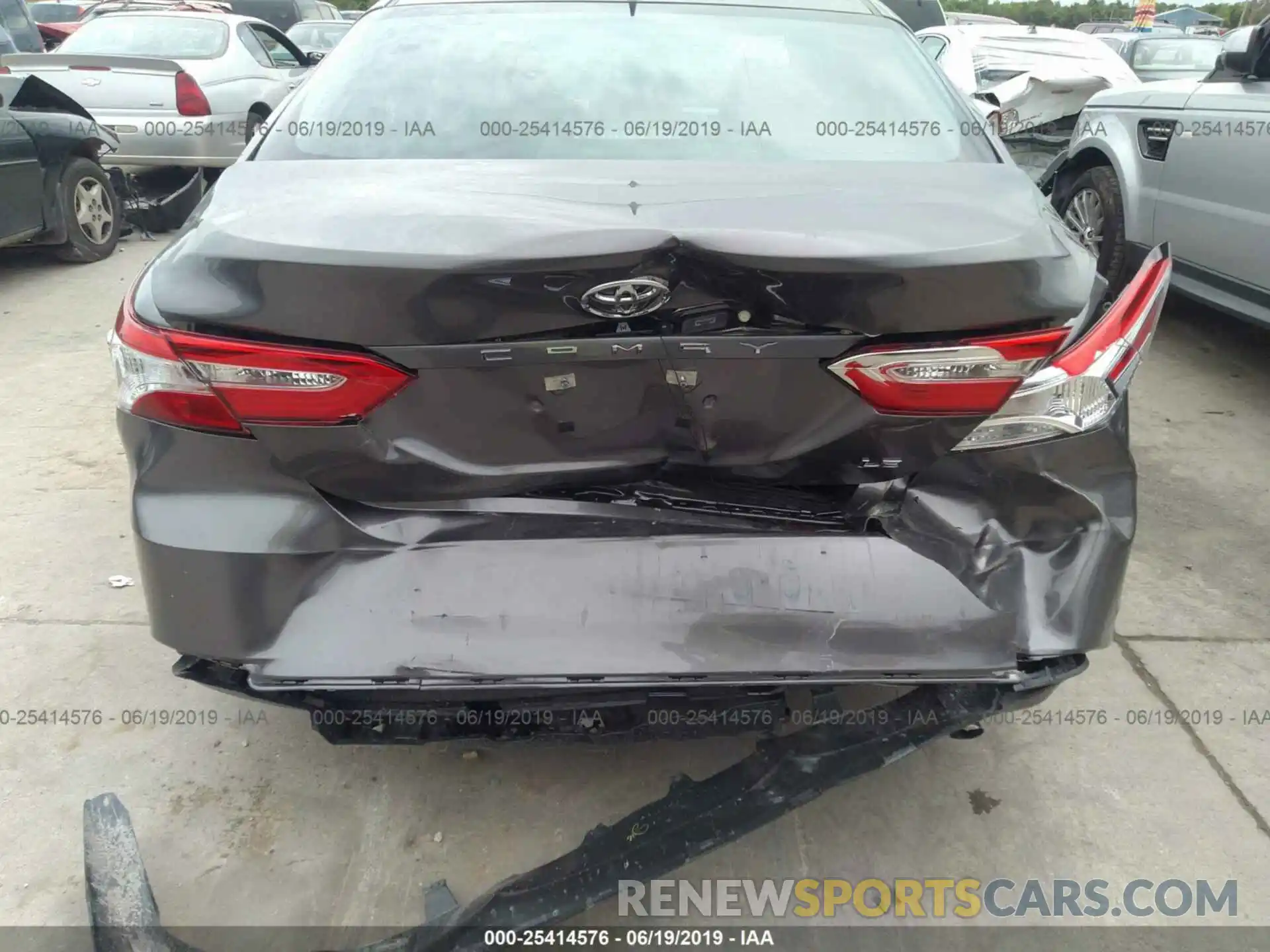 6 Photograph of a damaged car 4T1B11HKXKU773826 TOYOTA CAMRY 2019