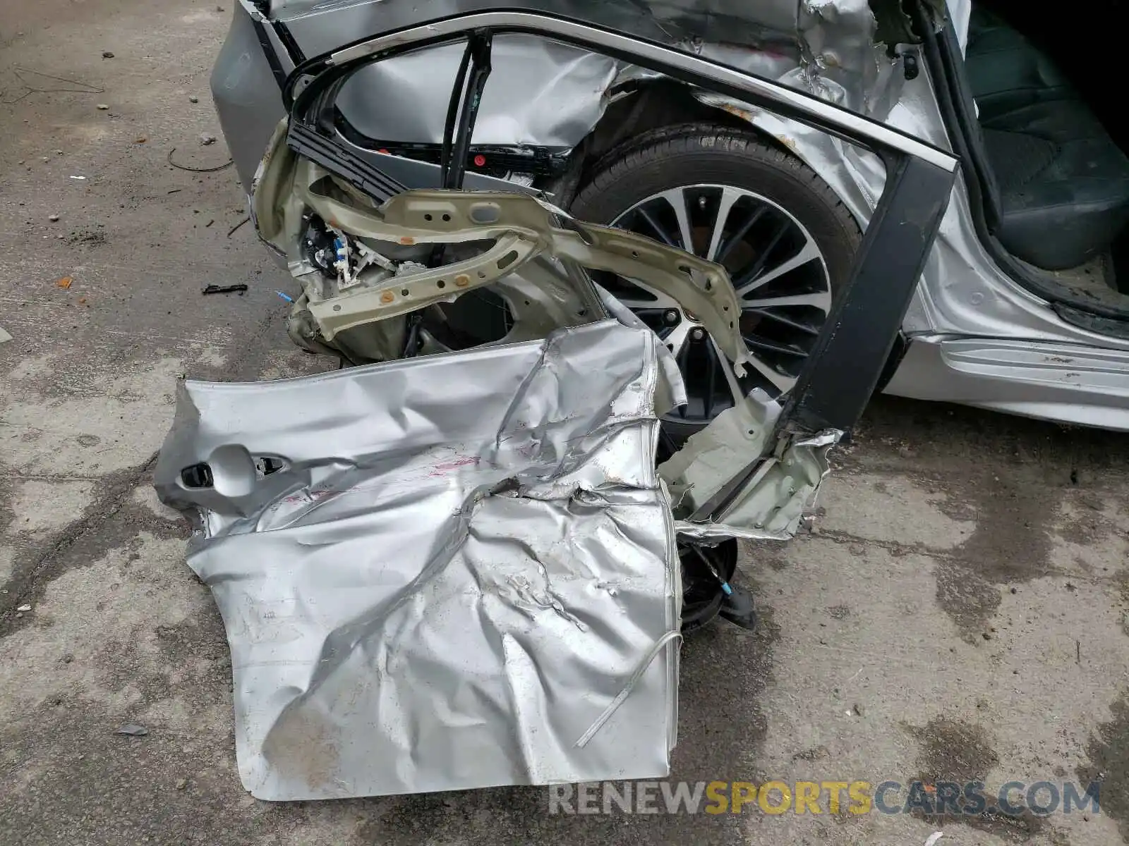 9 Photograph of a damaged car 4T1B11HKXKU779903 TOYOTA CAMRY 2019