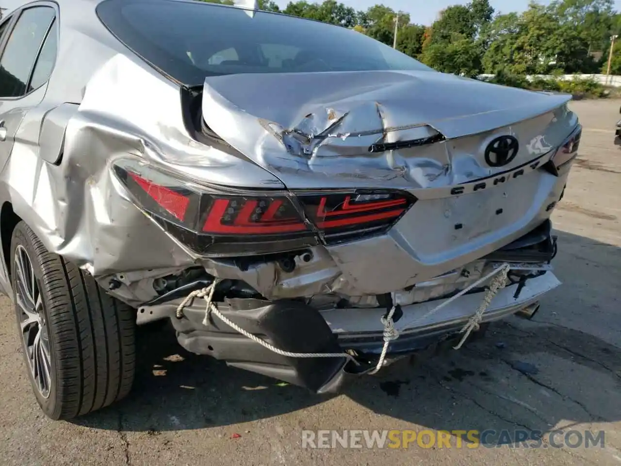 9 Photograph of a damaged car 4T1B11HKXKU781439 TOYOTA CAMRY 2019