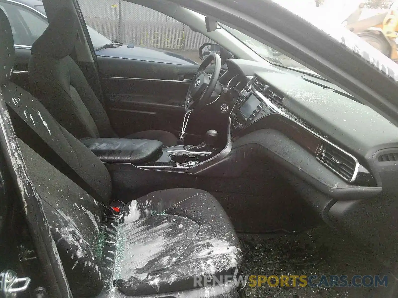 5 Photograph of a damaged car 4T1B11HKXKU782915 TOYOTA CAMRY 2019