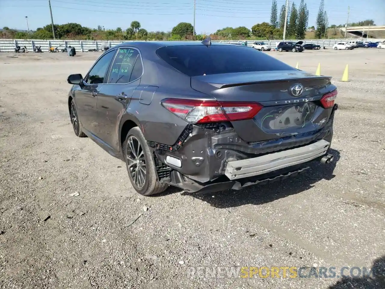 3 Фотография поврежденного автомобиля 4T1B11HKXKU784180 TOYOTA CAMRY 2019