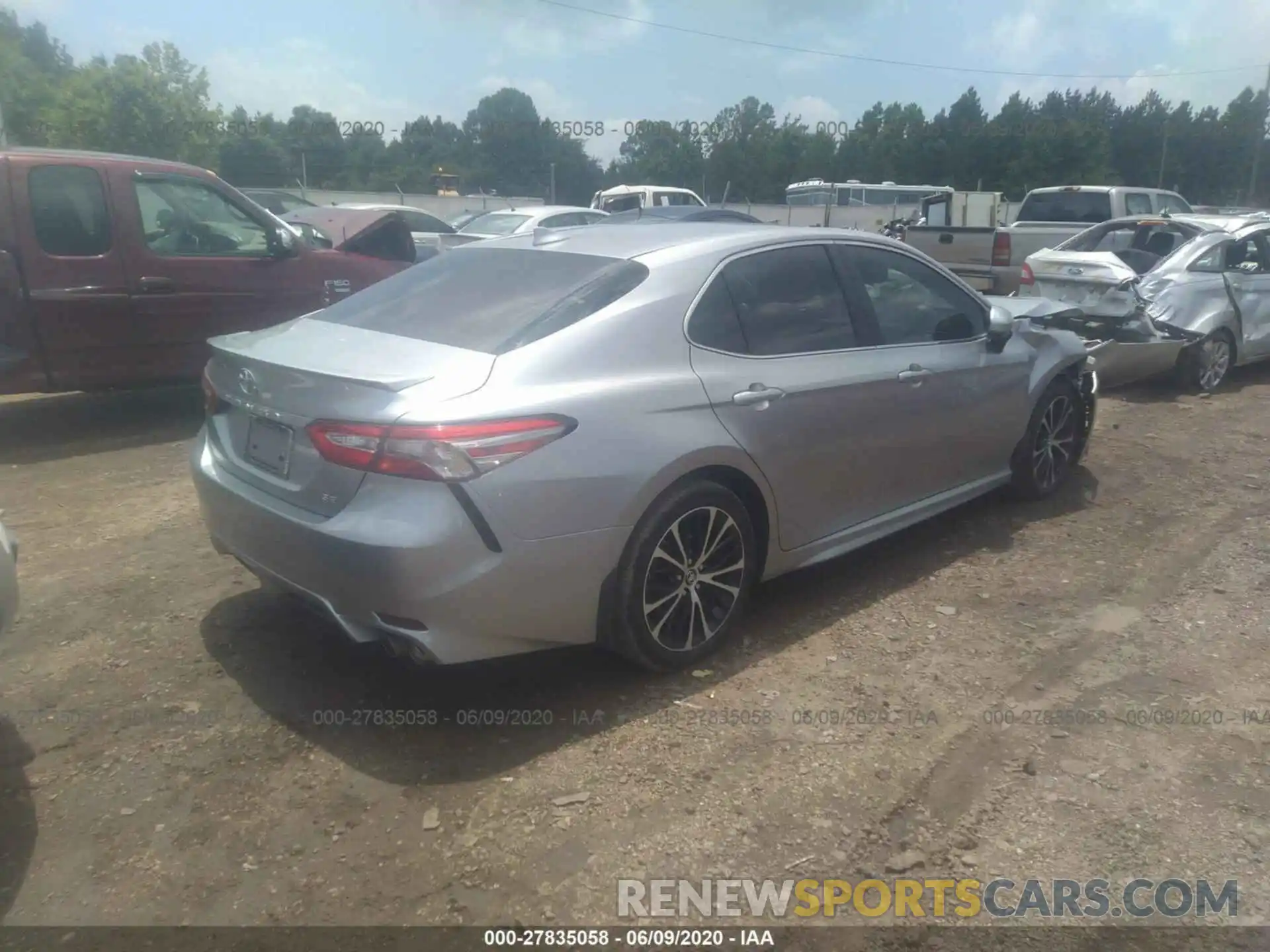 4 Photograph of a damaged car 4T1B11HKXKU784924 TOYOTA CAMRY 2019