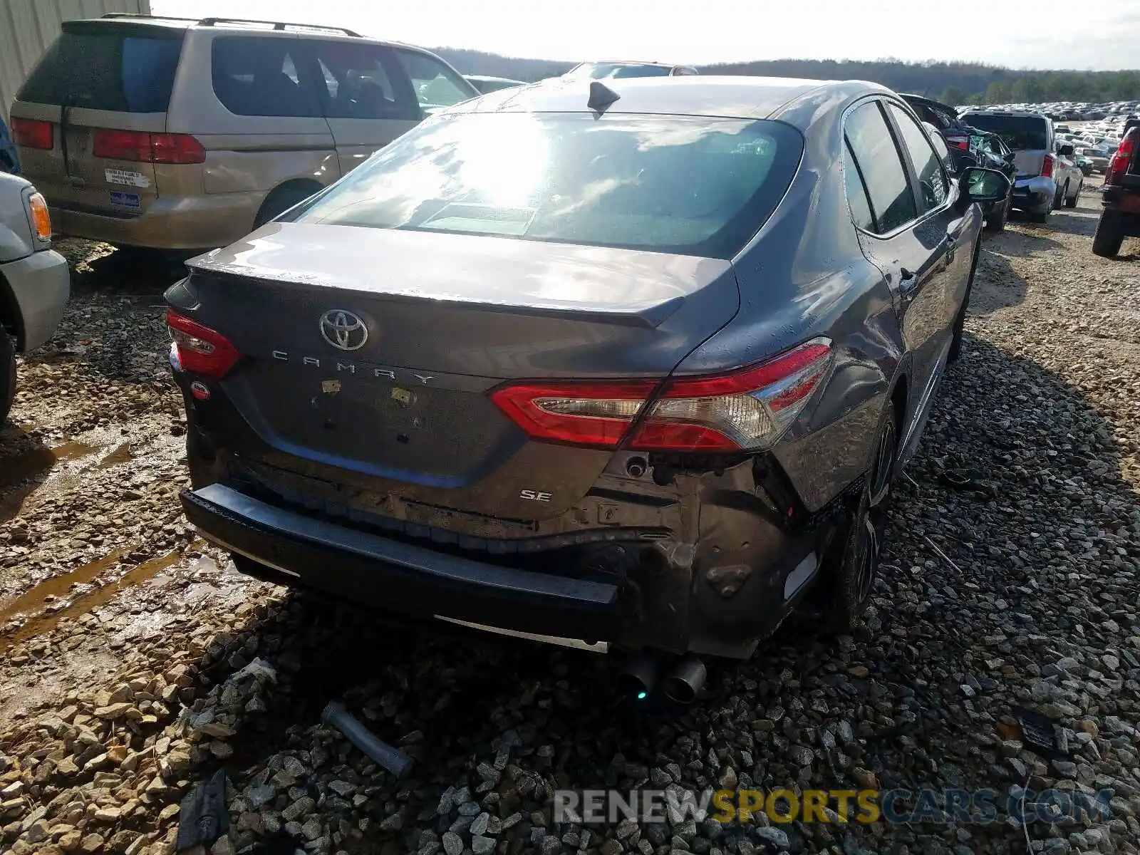 4 Photograph of a damaged car 4T1B11HKXKU784938 TOYOTA CAMRY 2019