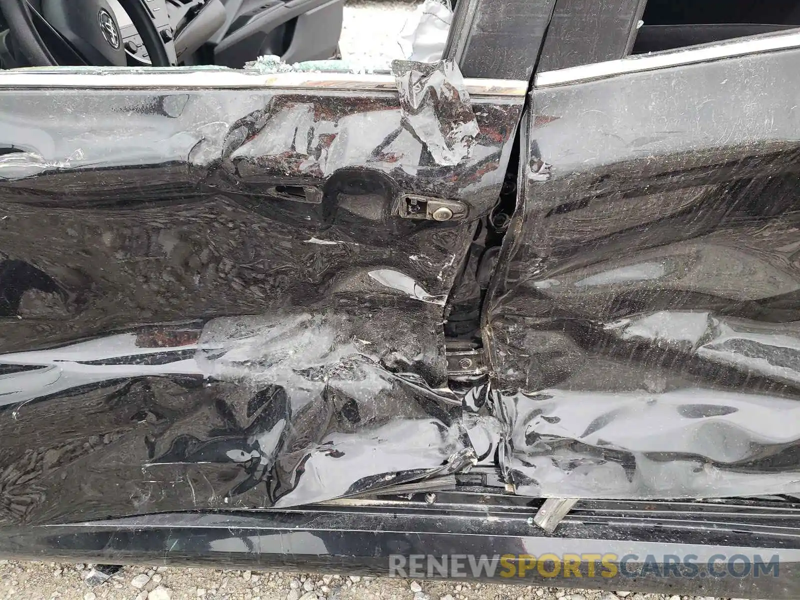 10 Photograph of a damaged car 4T1B11HKXKU785605 TOYOTA CAMRY 2019