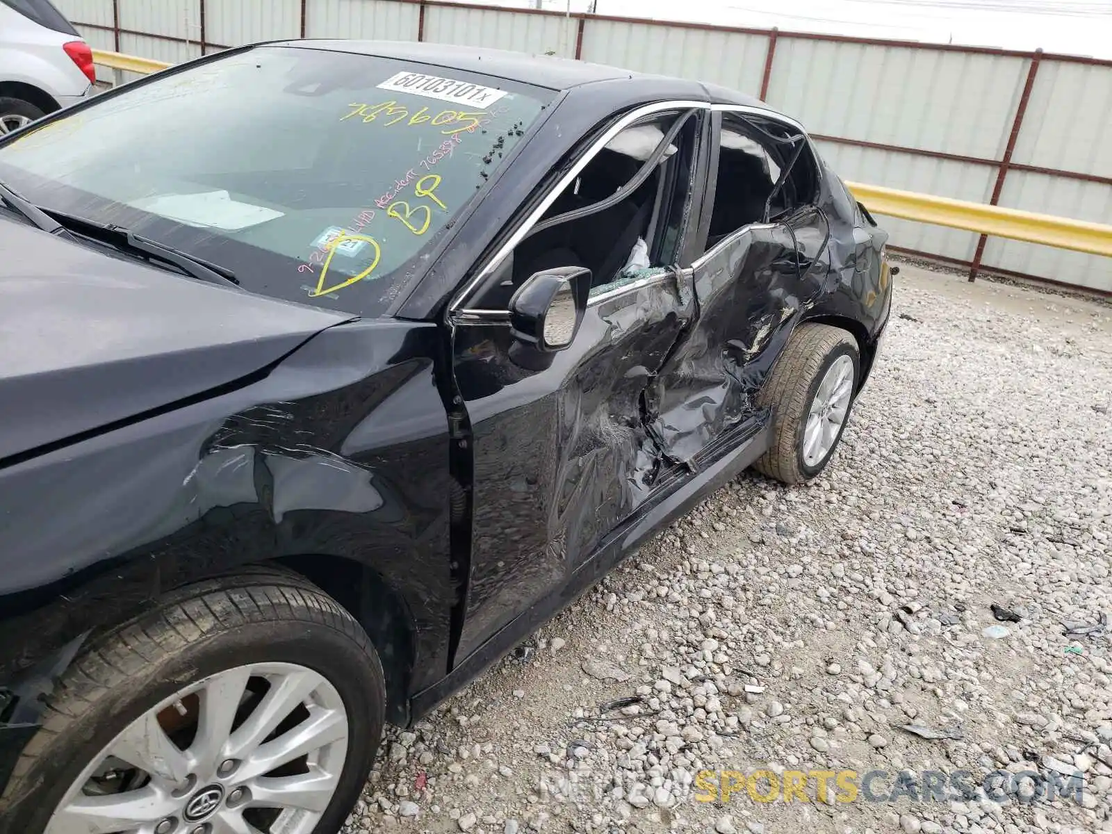 9 Photograph of a damaged car 4T1B11HKXKU785605 TOYOTA CAMRY 2019