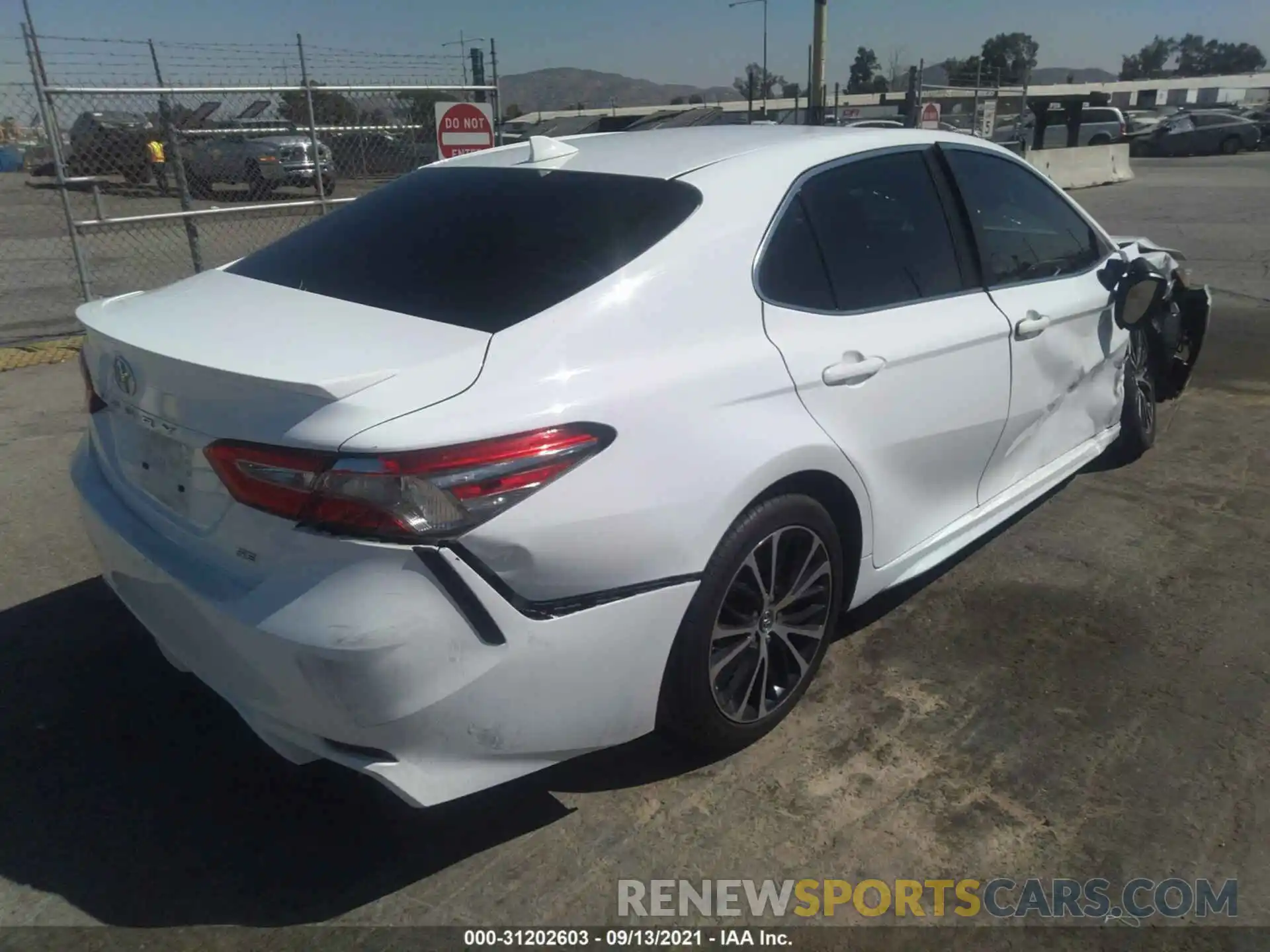 4 Фотография поврежденного автомобиля 4T1B11HKXKU789041 TOYOTA CAMRY 2019