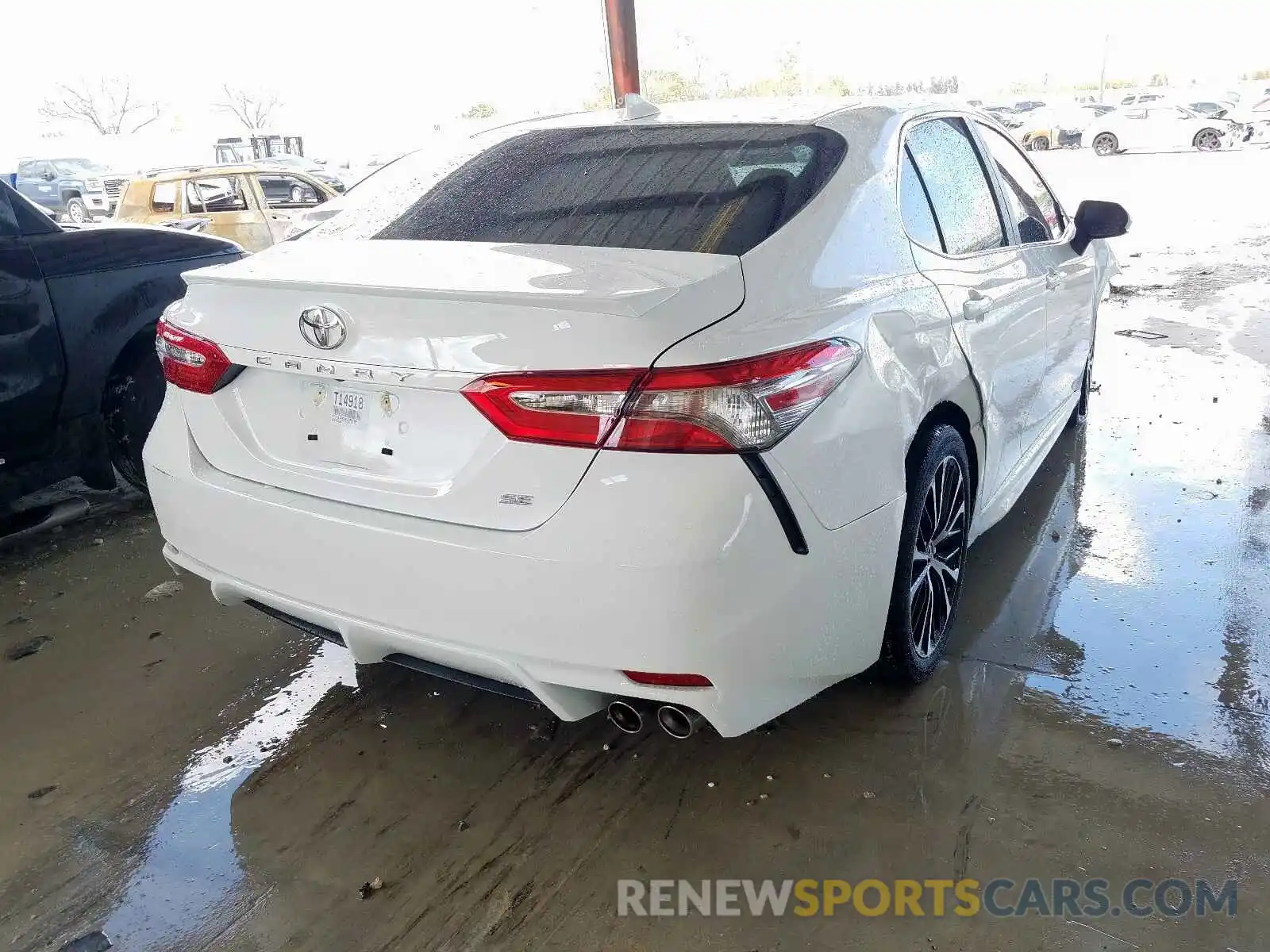 4 Photograph of a damaged car 4T1B11HKXKU799164 TOYOTA CAMRY 2019