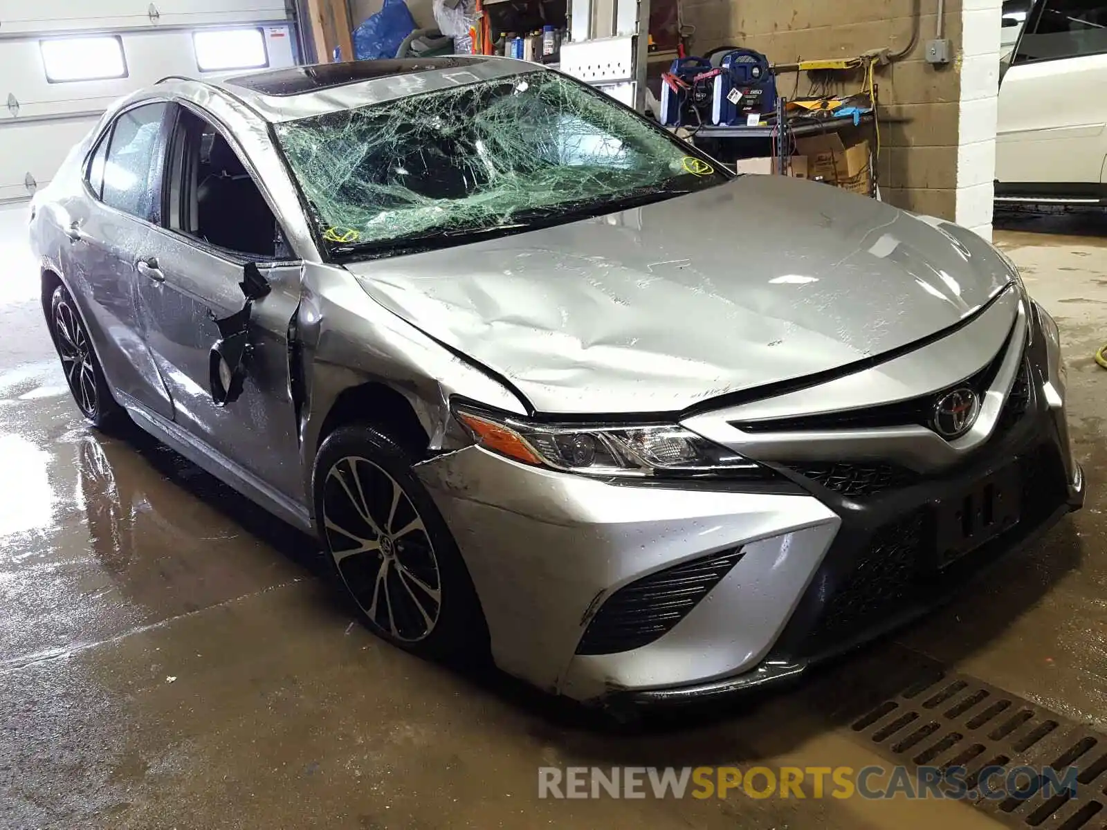 1 Photograph of a damaged car 4T1B11HKXKU800796 TOYOTA CAMRY 2019