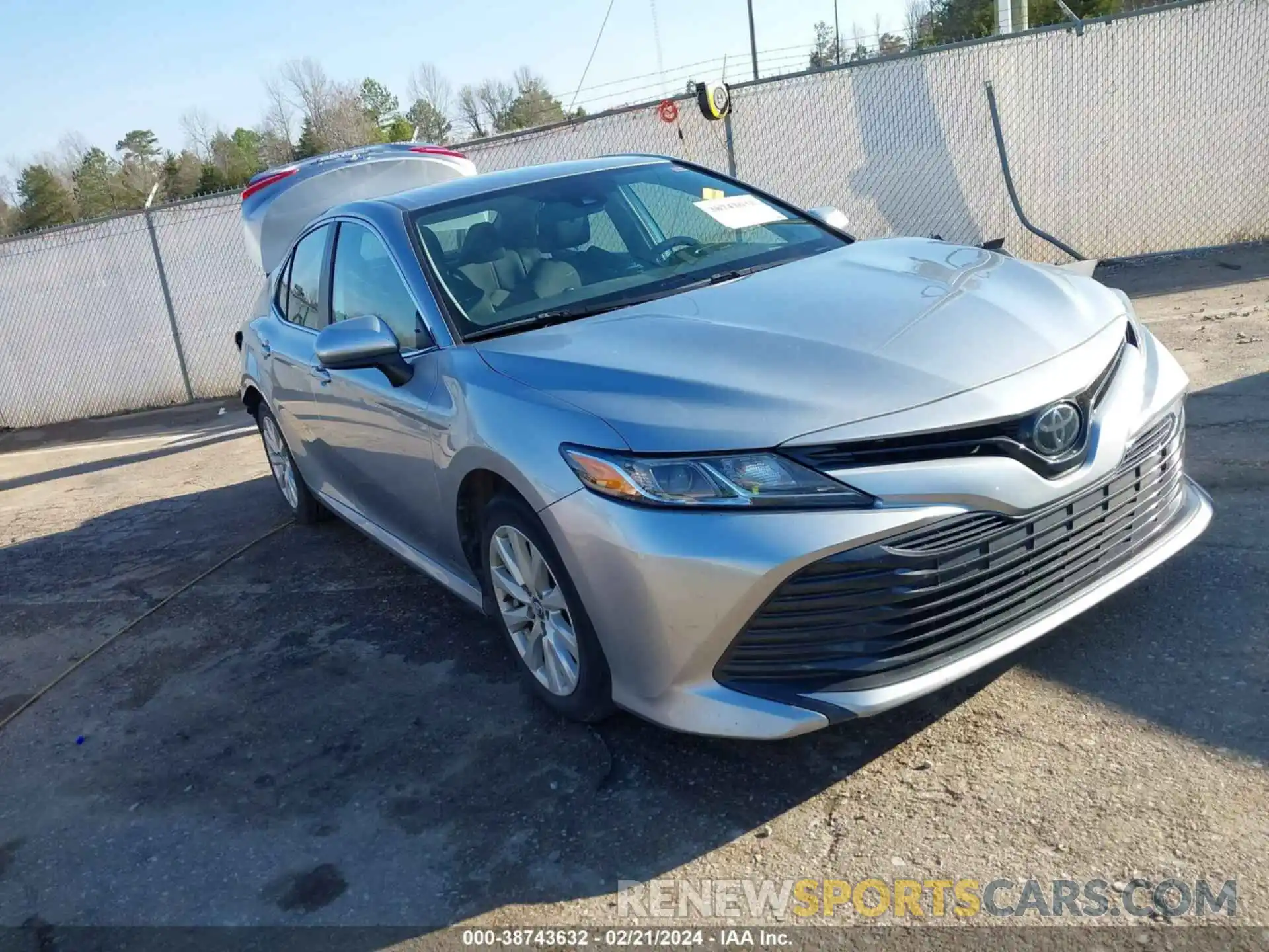 1 Photograph of a damaged car 4T1B11HKXKU801141 TOYOTA CAMRY 2019