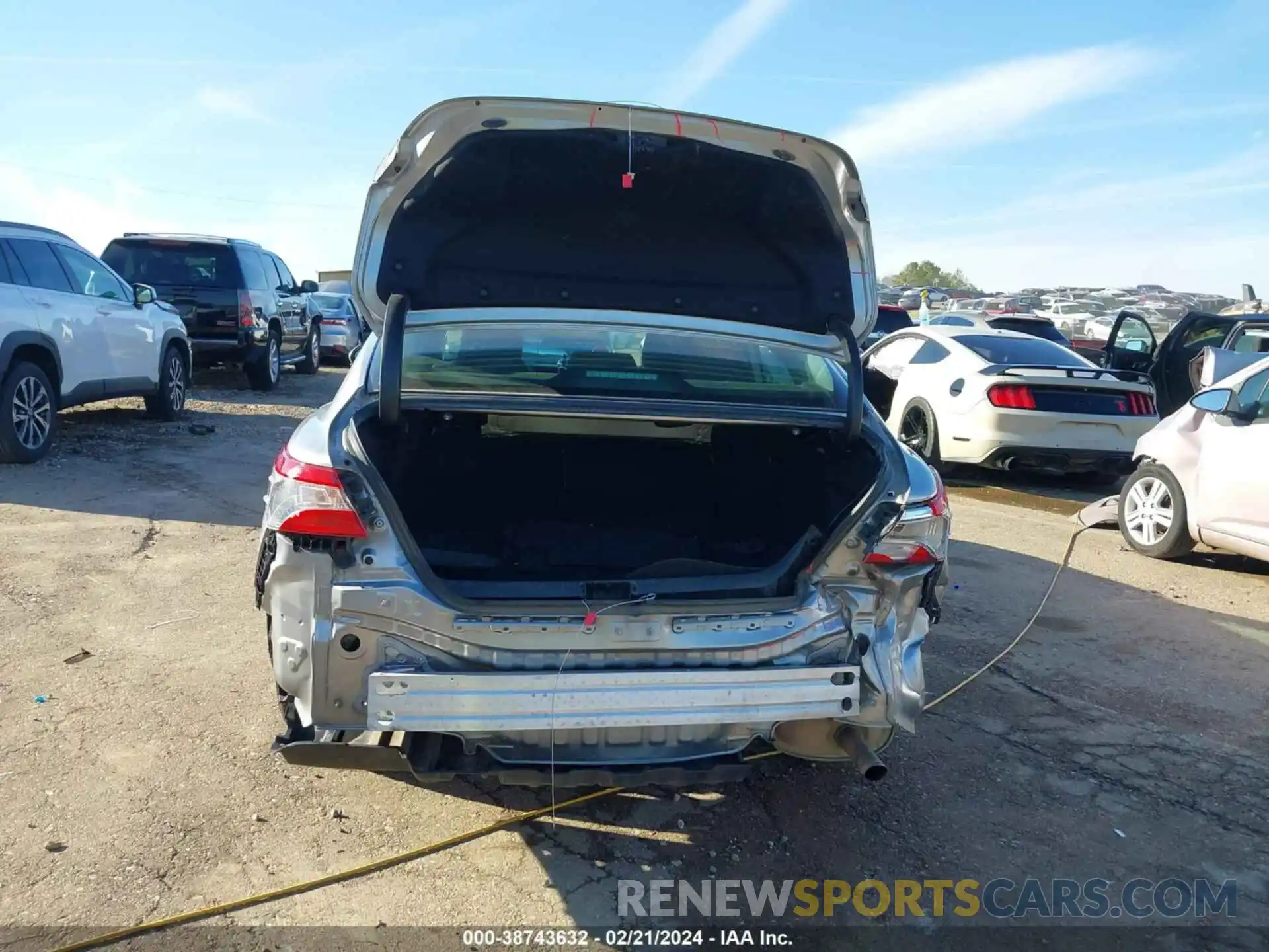 17 Photograph of a damaged car 4T1B11HKXKU801141 TOYOTA CAMRY 2019