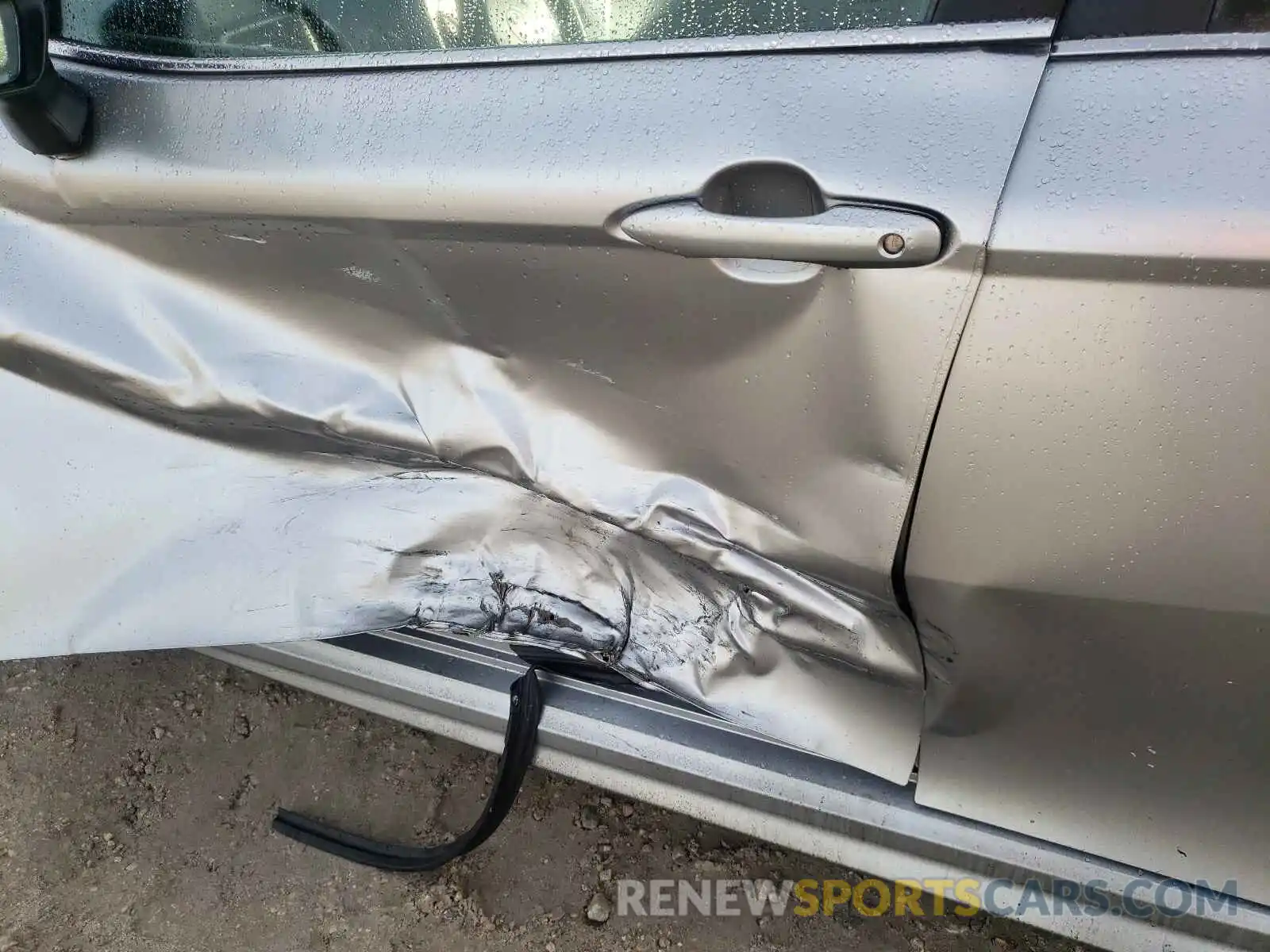 10 Photograph of a damaged car 4T1B11HKXKU801737 TOYOTA CAMRY 2019