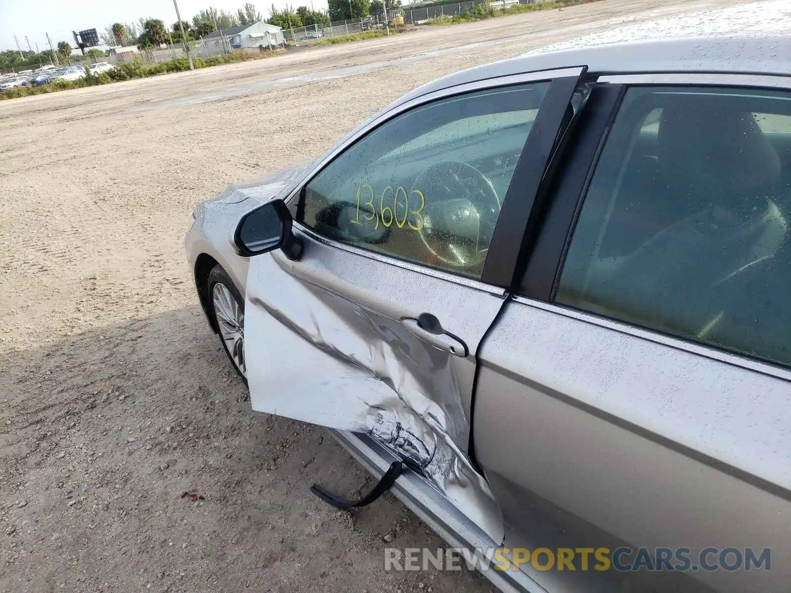 9 Photograph of a damaged car 4T1B11HKXKU801737 TOYOTA CAMRY 2019