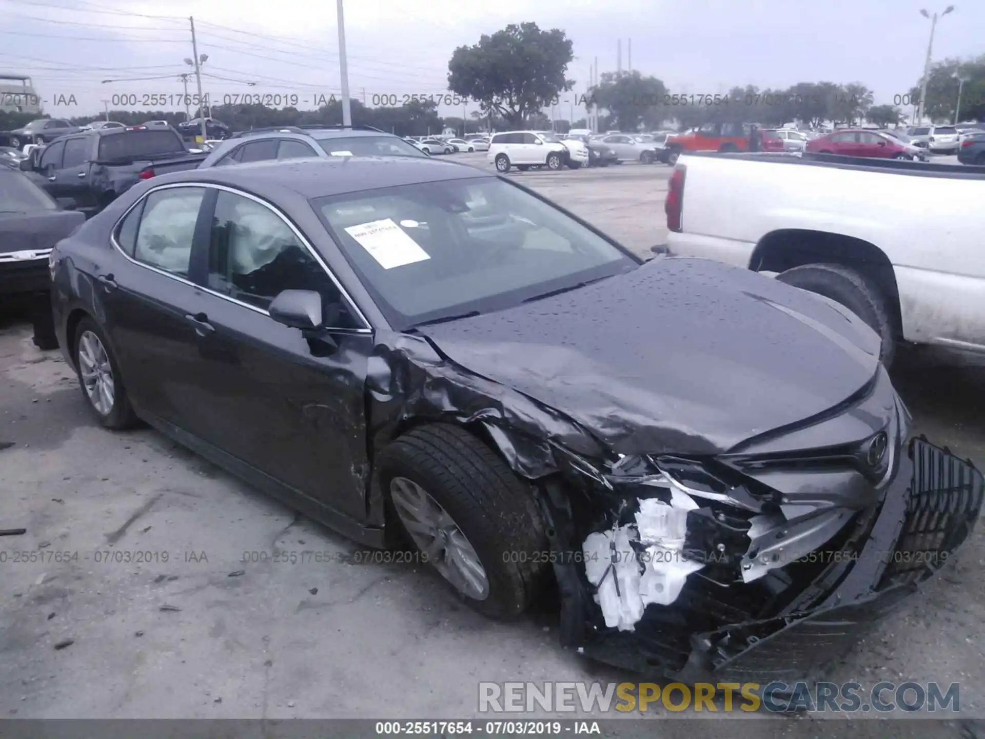 1 Photograph of a damaged car 4T1B11HKXKU803083 TOYOTA CAMRY 2019