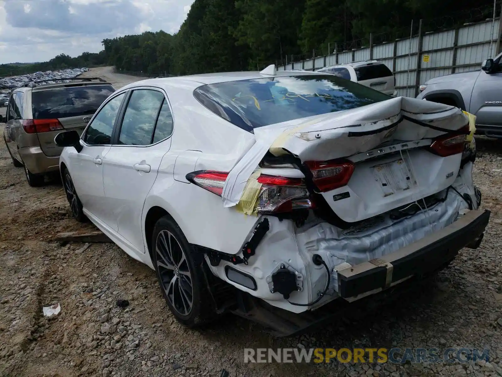 3 Photograph of a damaged car 4T1B11HKXKU804377 TOYOTA CAMRY 2019